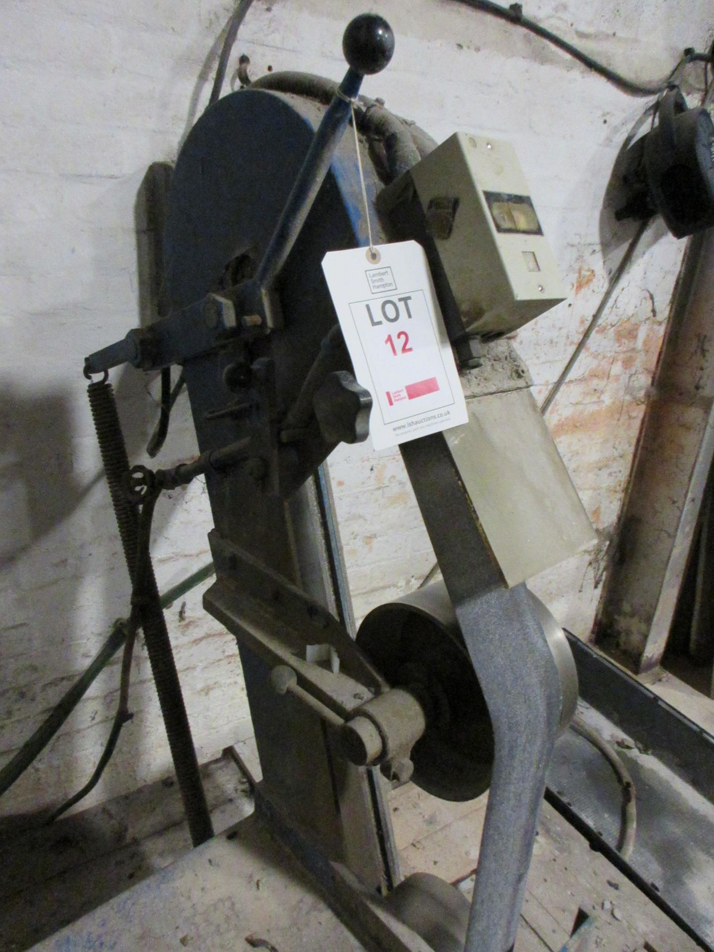 Un-named glass belt linisher, belt width 100mm PoWRA: A ‘point of work’ risk assessment must be - Image 2 of 3