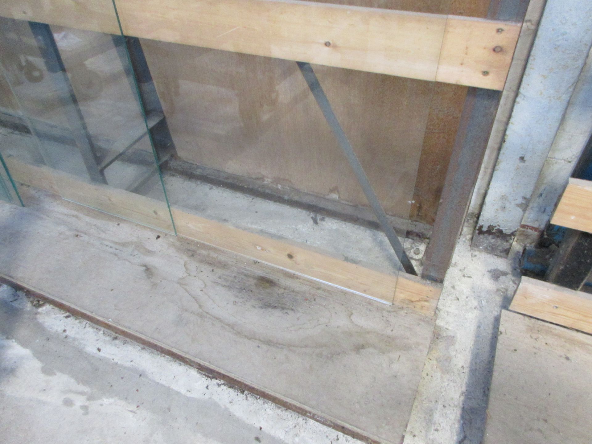 Static metal frame single sided glass rack, 3100 x 700 x H:2500mm - Image 2 of 3