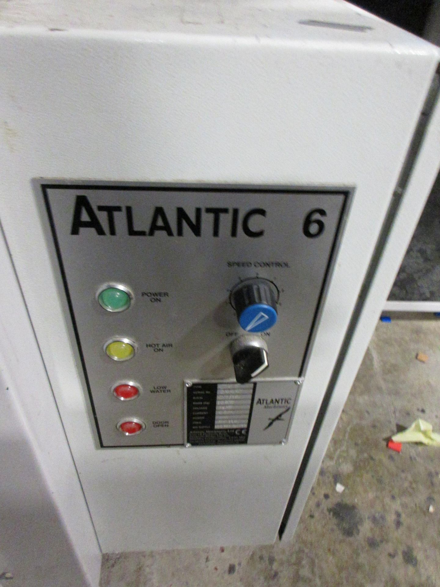 Atlantic Machinery Atlantic 6 pass through glass washer type 068, serial no. 3660 (2012) with 1950 x - Image 4 of 9