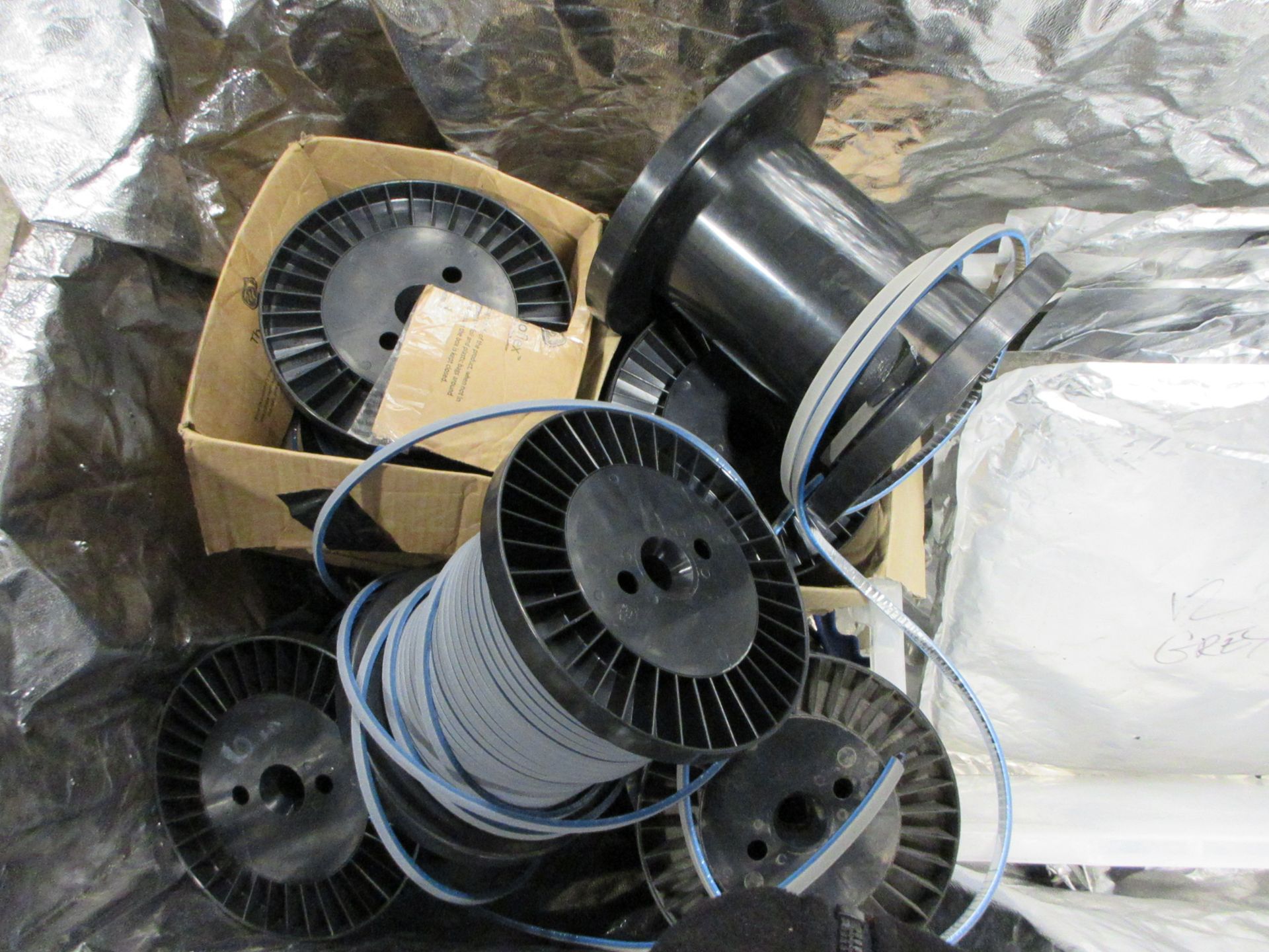 Quantity of consumable stock including aluminium struts, spacers, joiners, flex keys, thermo - Image 15 of 20