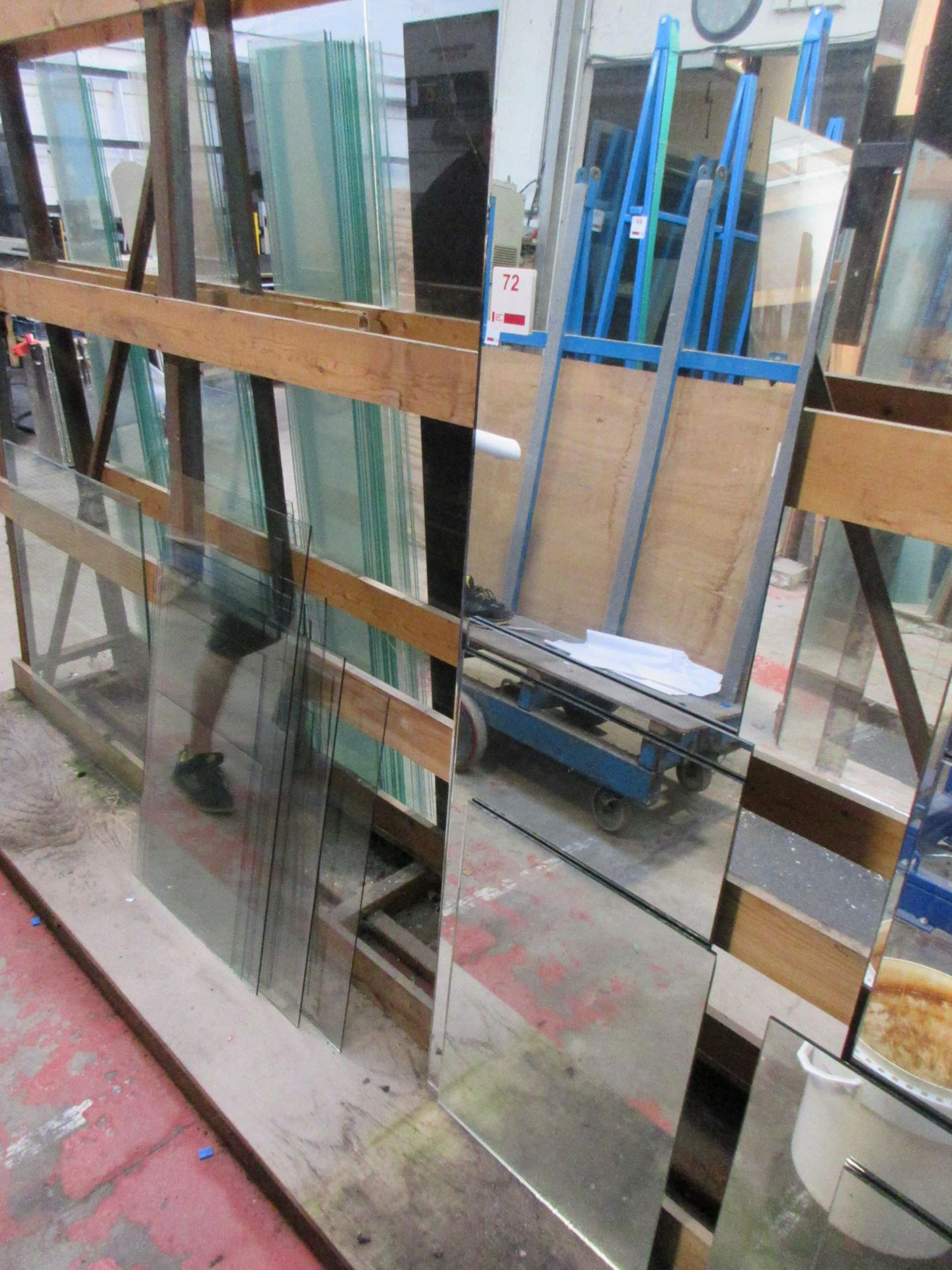 Assorted size and thickness clear, smoked and mirrored glass, as lotted - Image 2 of 3