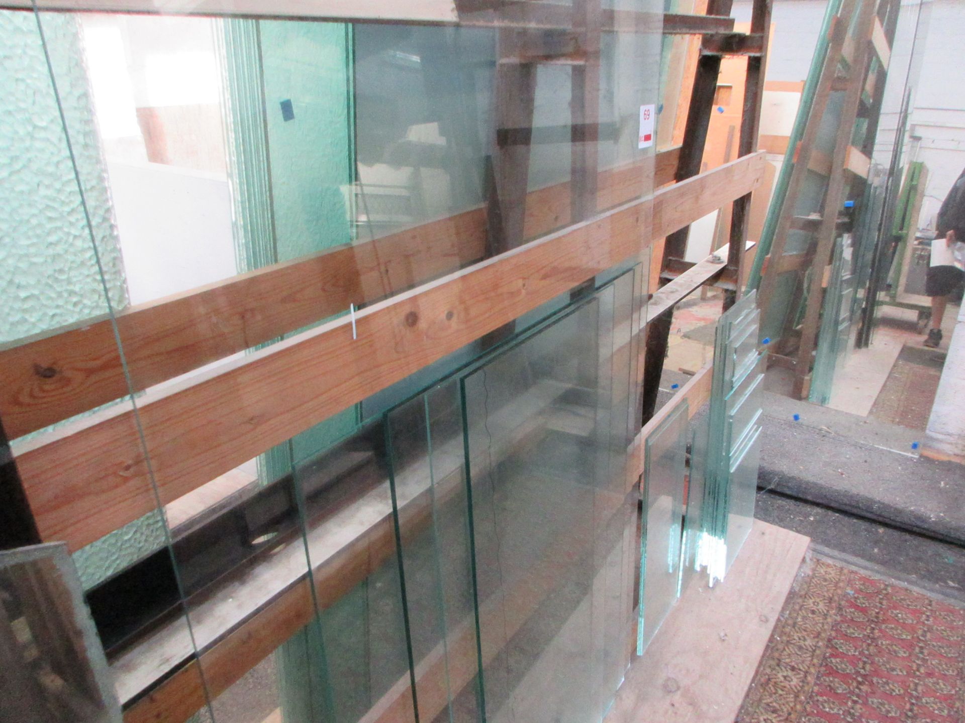 Assorted size and thickness clear and mirrored glass, as lotted - Image 2 of 3