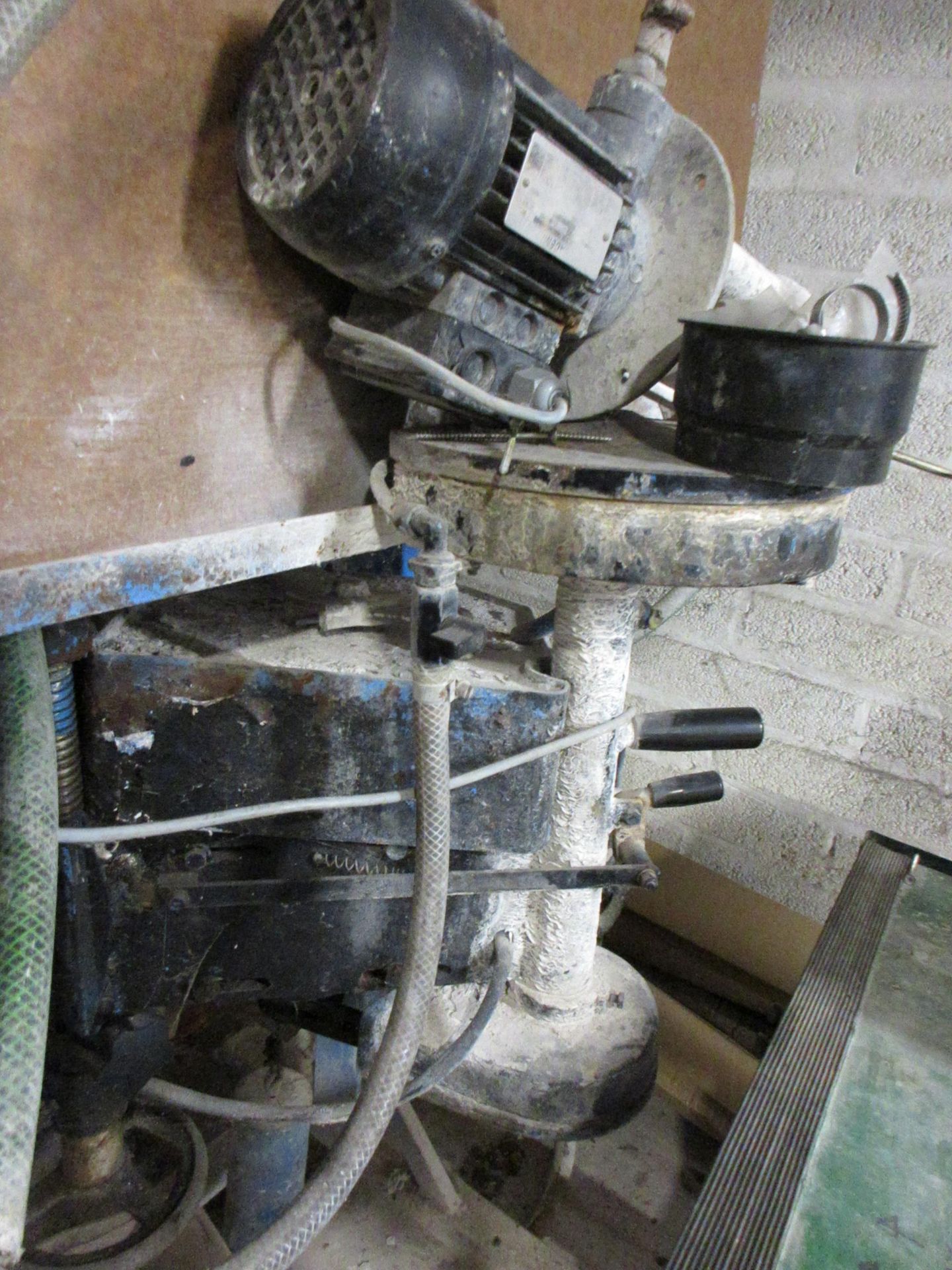 Un-named mobile glass grinding machine PoWRA: A ‘point of work’ risk assessment must be completed, - Image 2 of 4