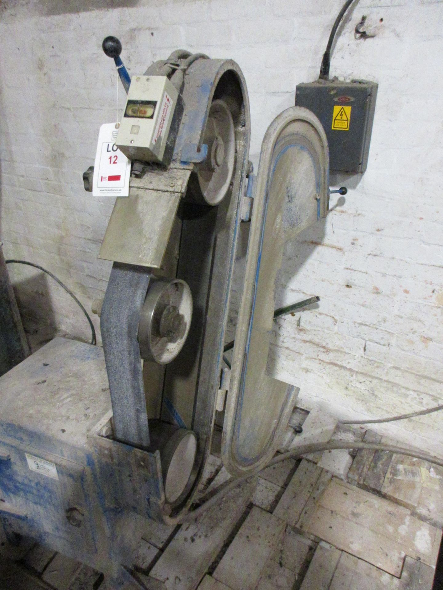 Un-named glass belt linisher, belt width 100mm PoWRA: A ‘point of work’ risk assessment must be