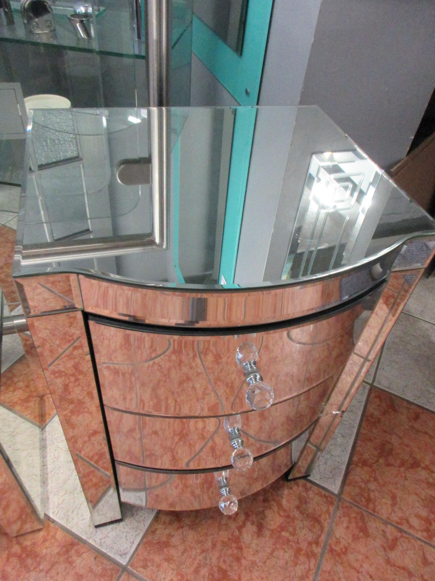 Mirrored 3-drawer unit and side table - both damaged - Image 3 of 4