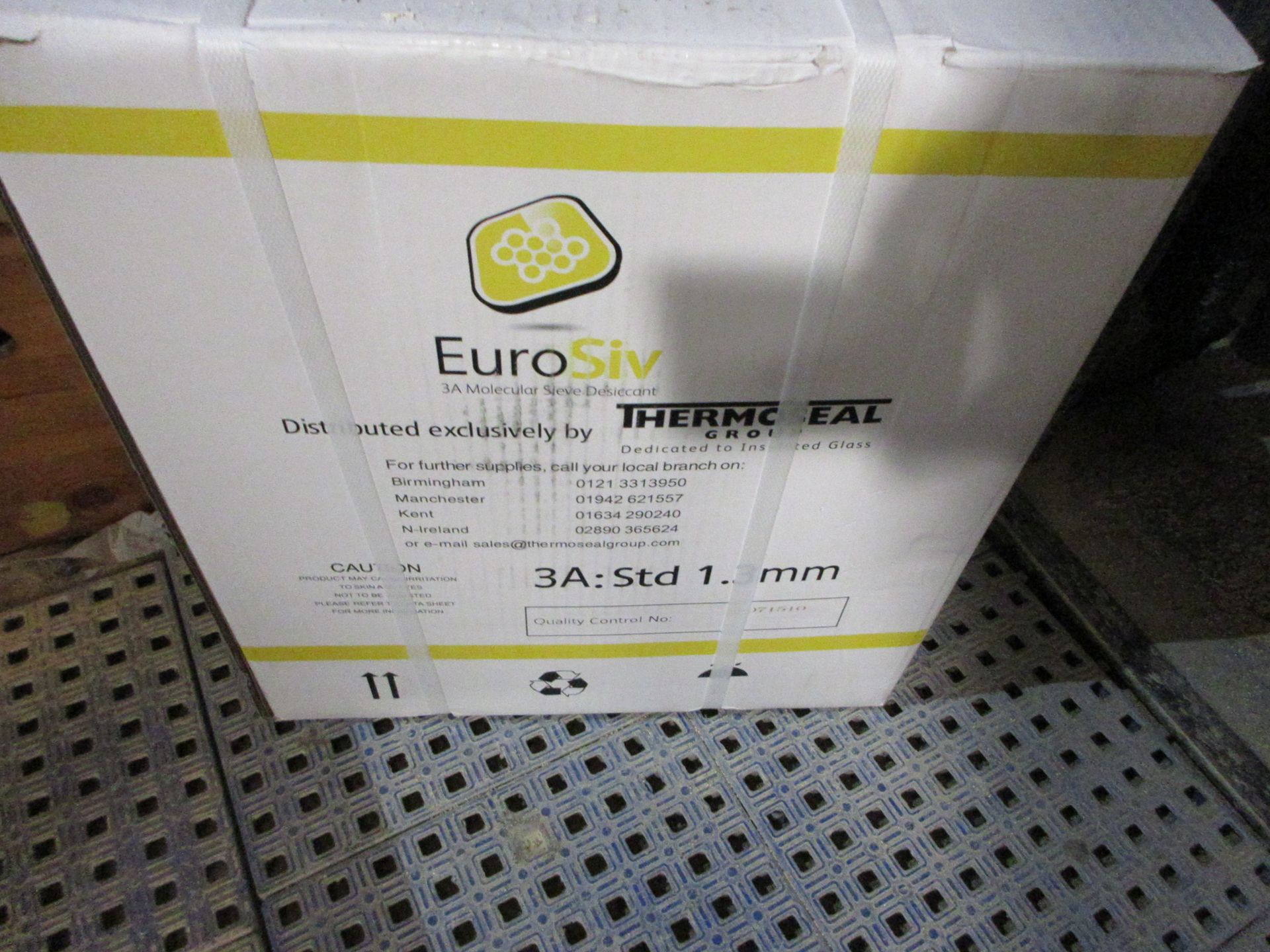 Quantity of consumable stock including aluminium struts, spacers, joiners, flex keys, thermo - Image 11 of 20