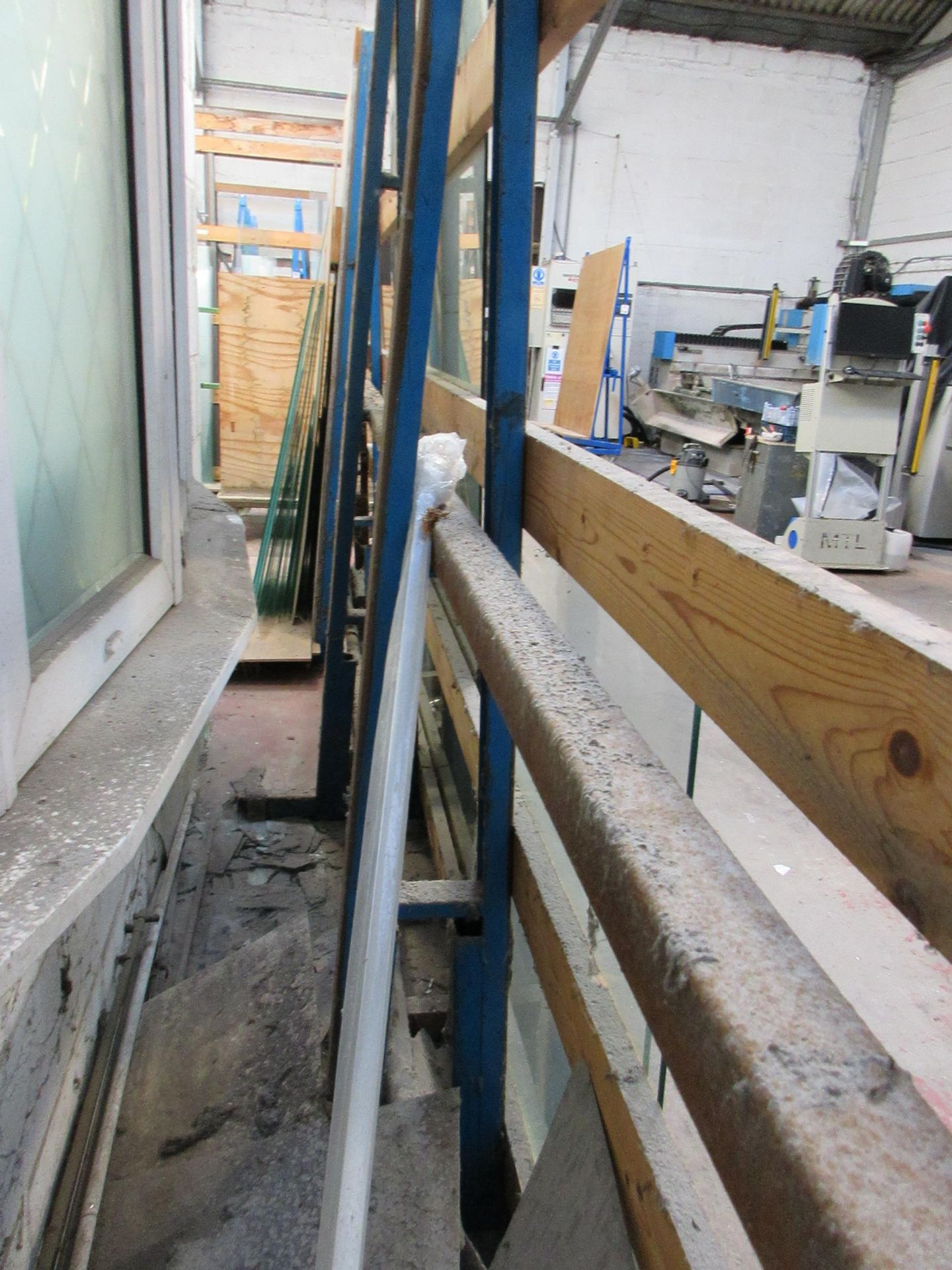 Static metal frame single sided glass rack, 4900 x 800 x H:2200mm - Image 2 of 3