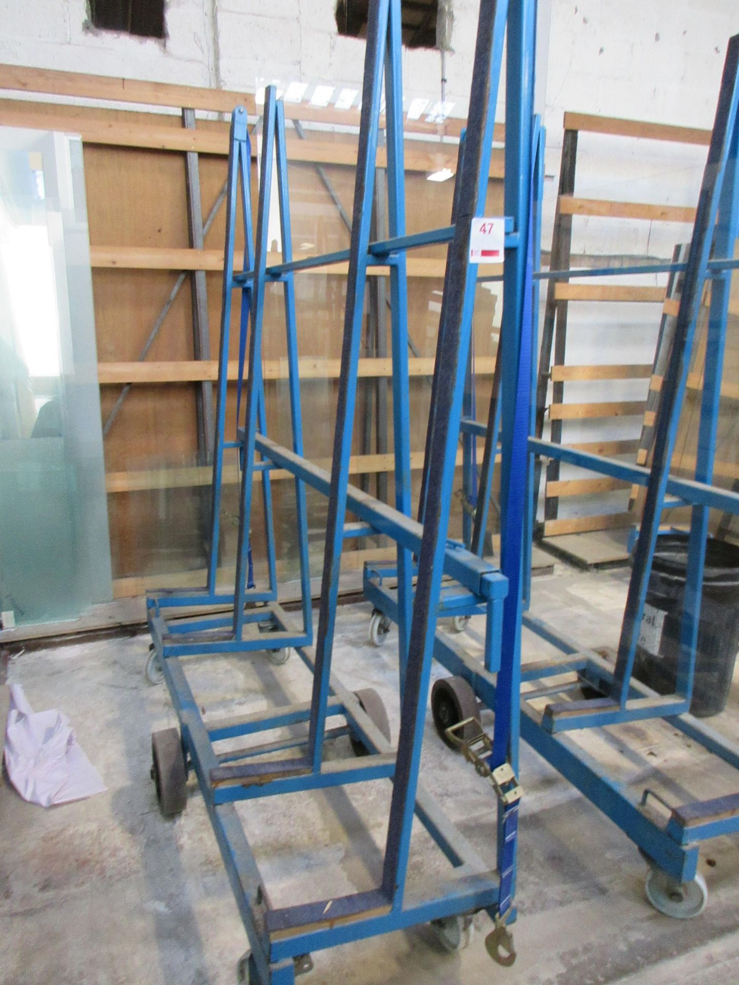 Mobile metal frame single sided extendable glass rack, 1500 x 600 x H: 2100mm - excluding contents