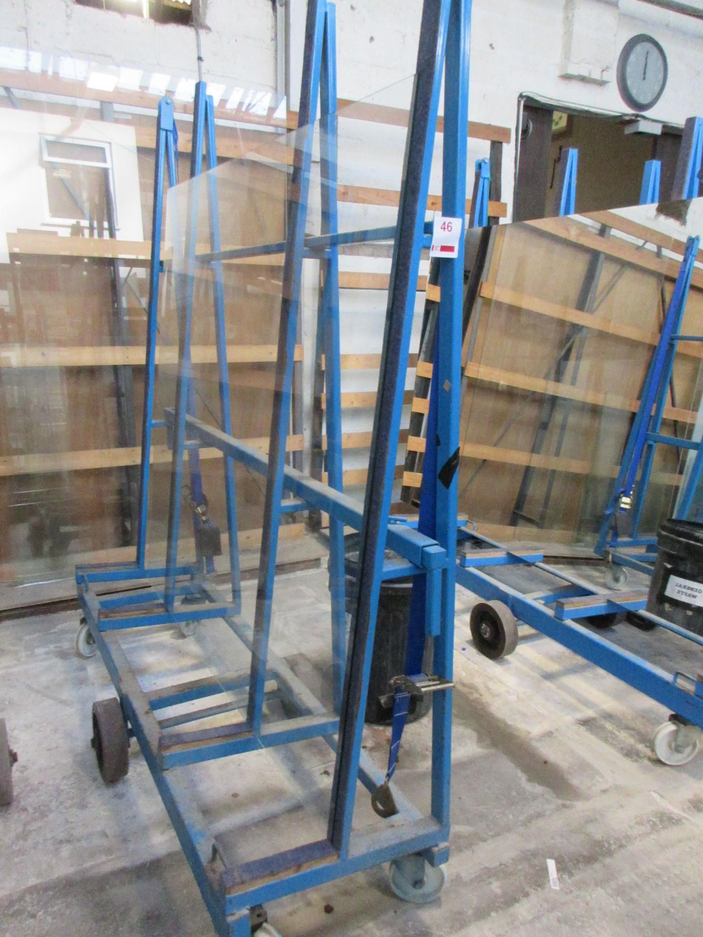 Mobile metal frame single sided extendable glass rack, 1500 x 600 x H: 2100mm - excluding contents