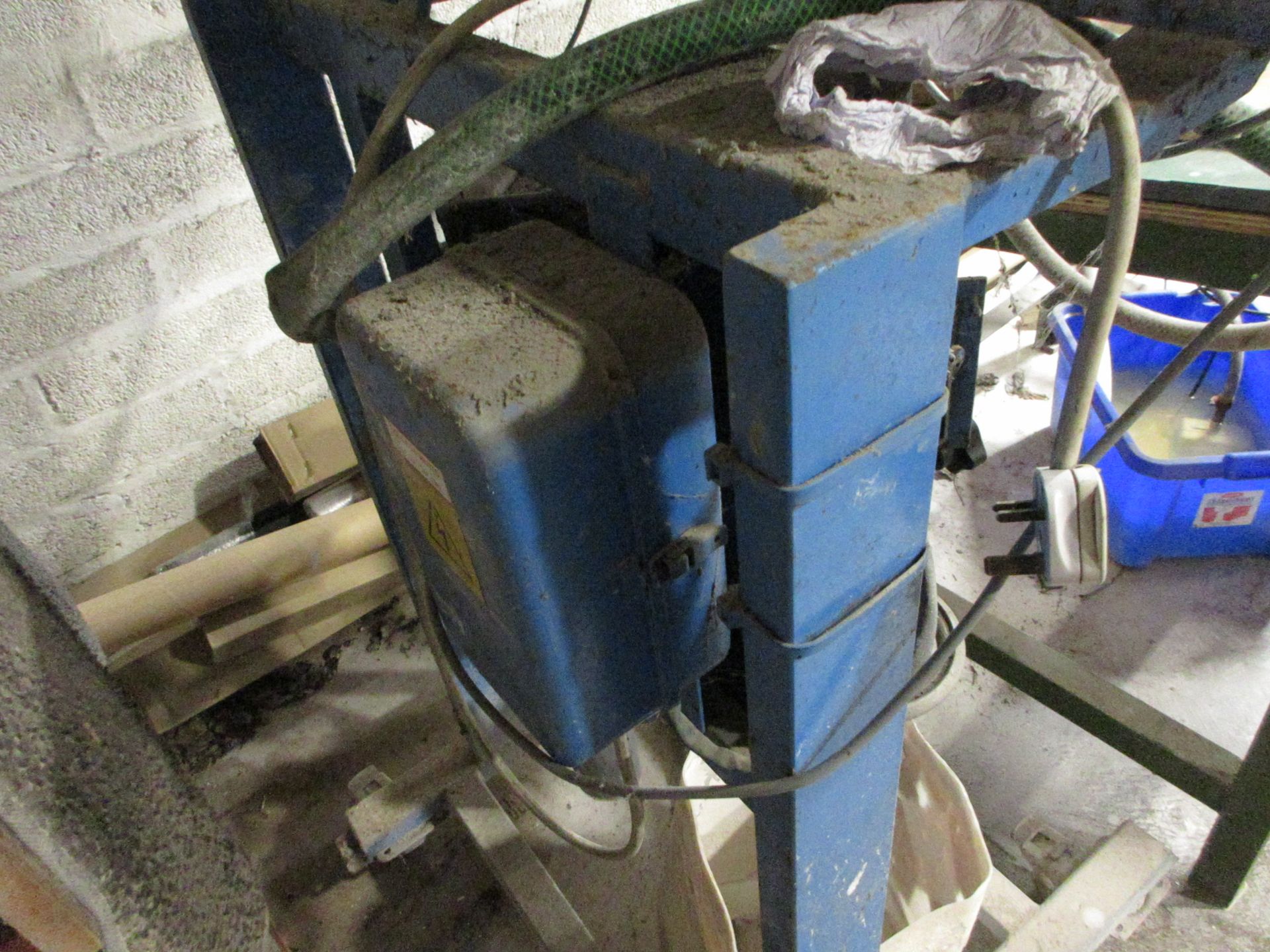 Un-named mobile glass grinding machine PoWRA: A ‘point of work’ risk assessment must be completed, - Image 3 of 4