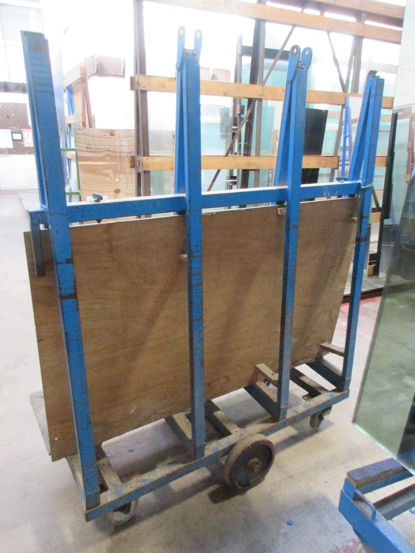 Mobile metal frame single sided glass rack, 1400 x 600 x H: 2100mm - Image 2 of 3