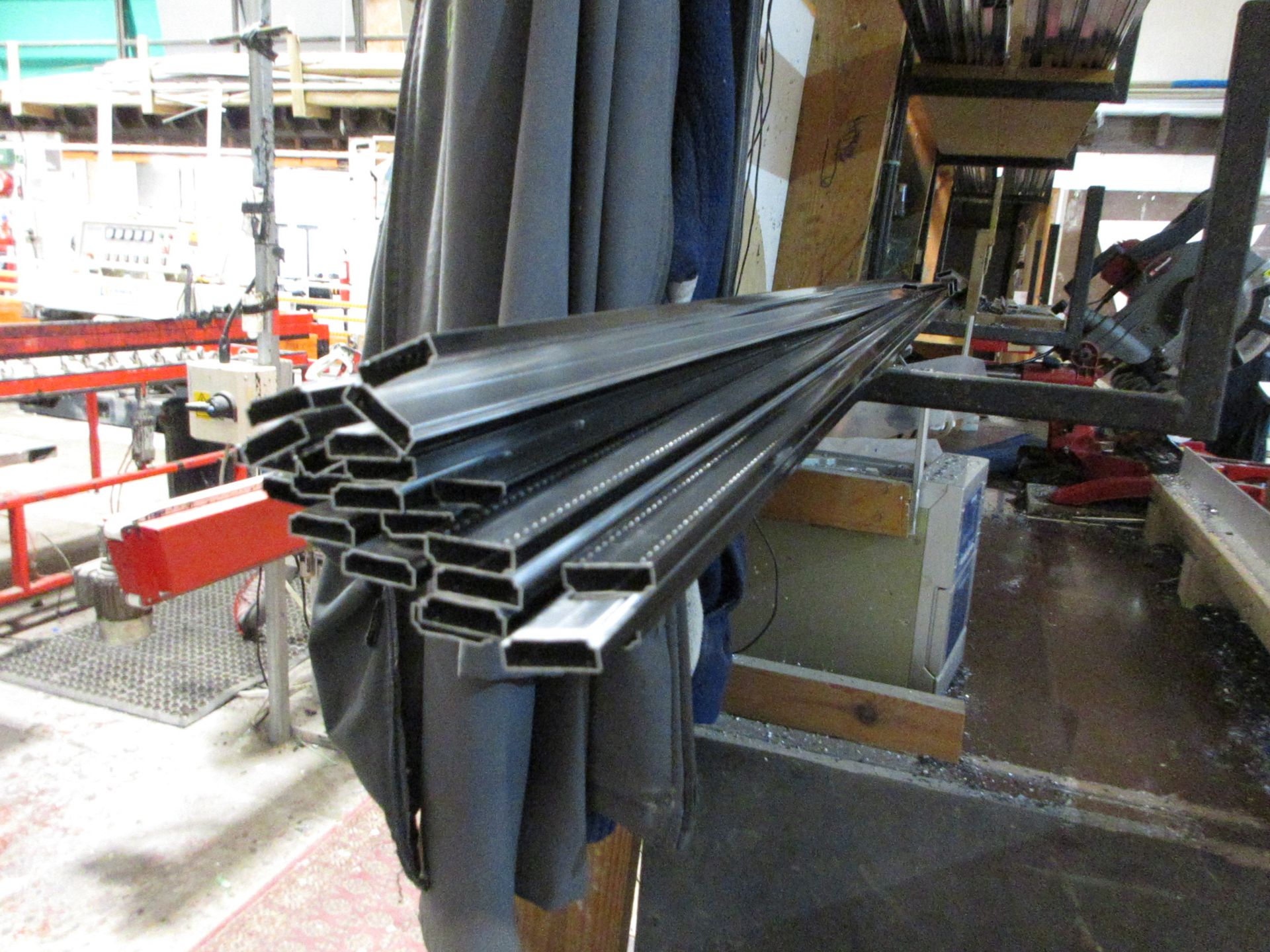 Quantity of consumable stock including aluminium struts, spacers, joiners, flex keys, thermo - Image 5 of 20