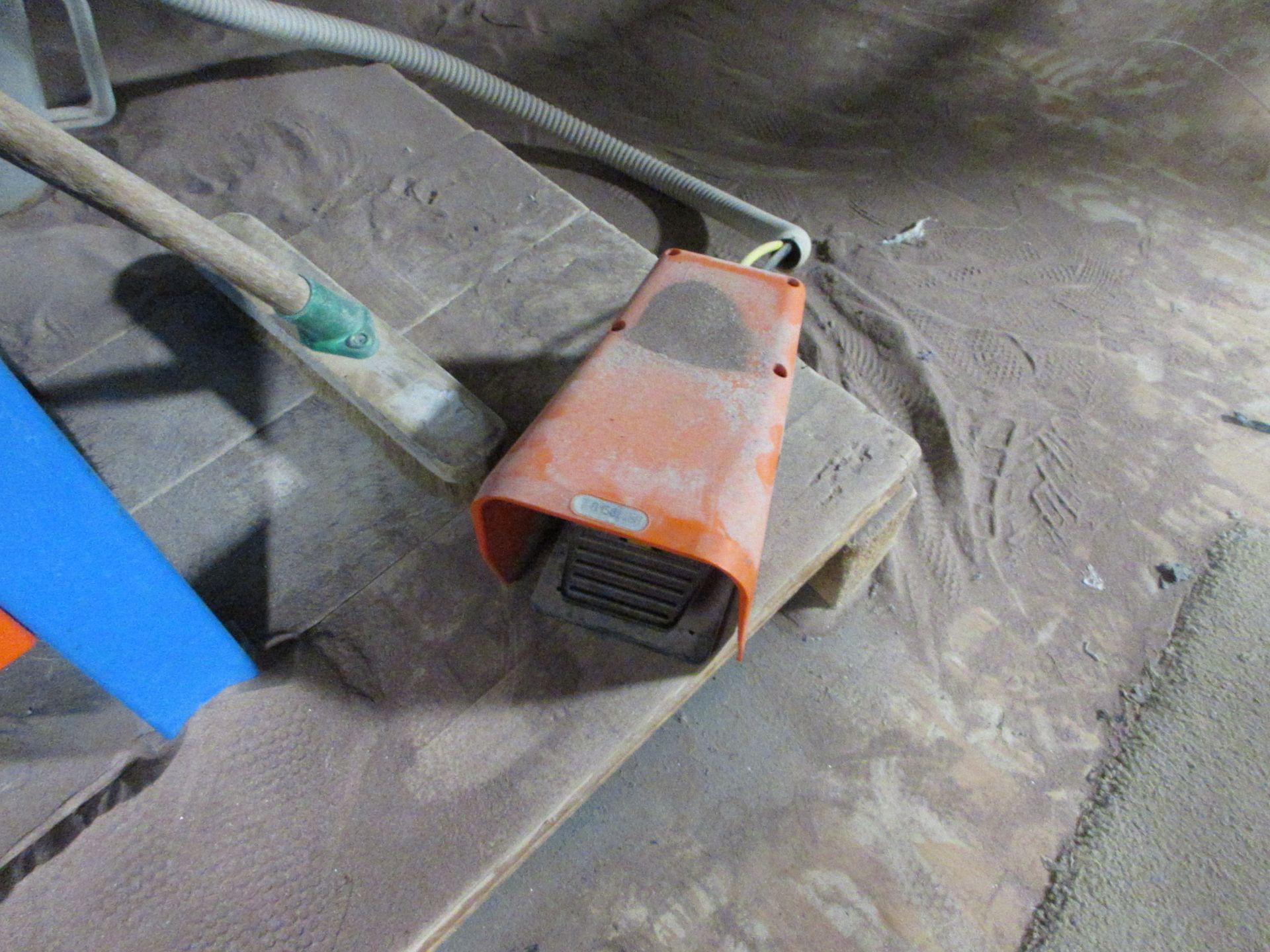 FP Mistral 1200 sand blaster, serial no. 70196 (1996), 2 x 1300 x 1300mm vertical table RAMS: A risk - Image 5 of 9