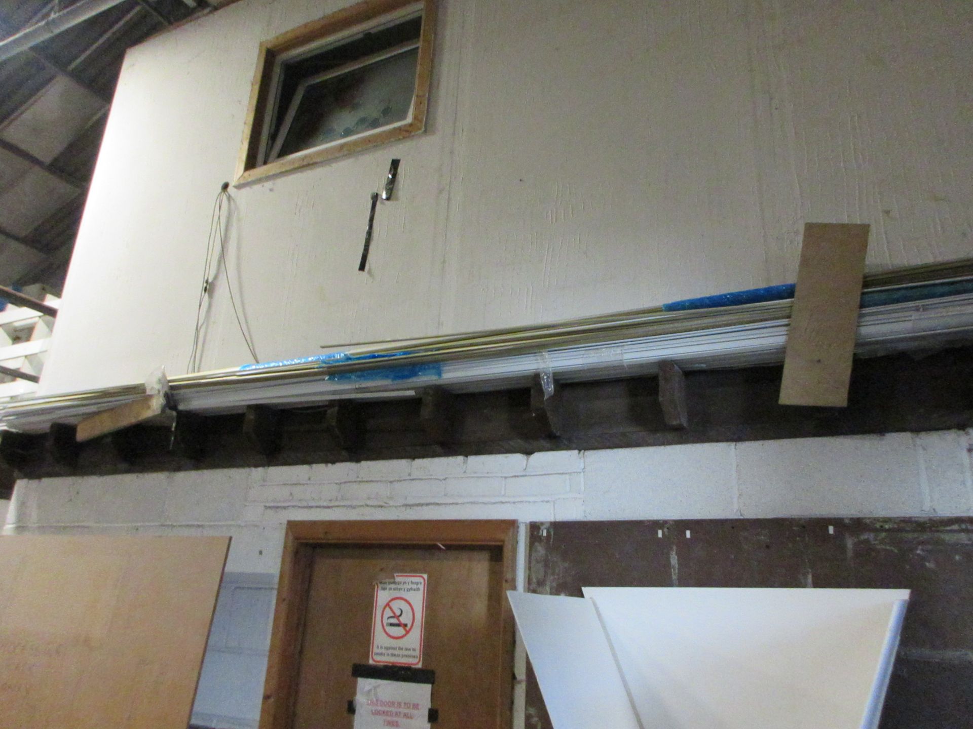 Quantity of consumable stock including aluminium struts, spacers, joiners, flex keys, thermo - Image 19 of 20