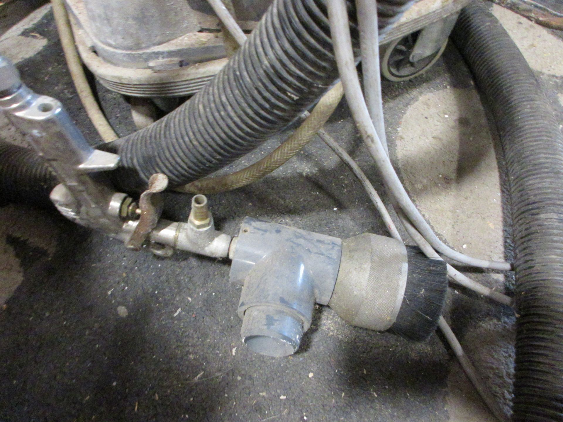 Un-named mobile vacuum blasting machine, 240v - Image 2 of 3