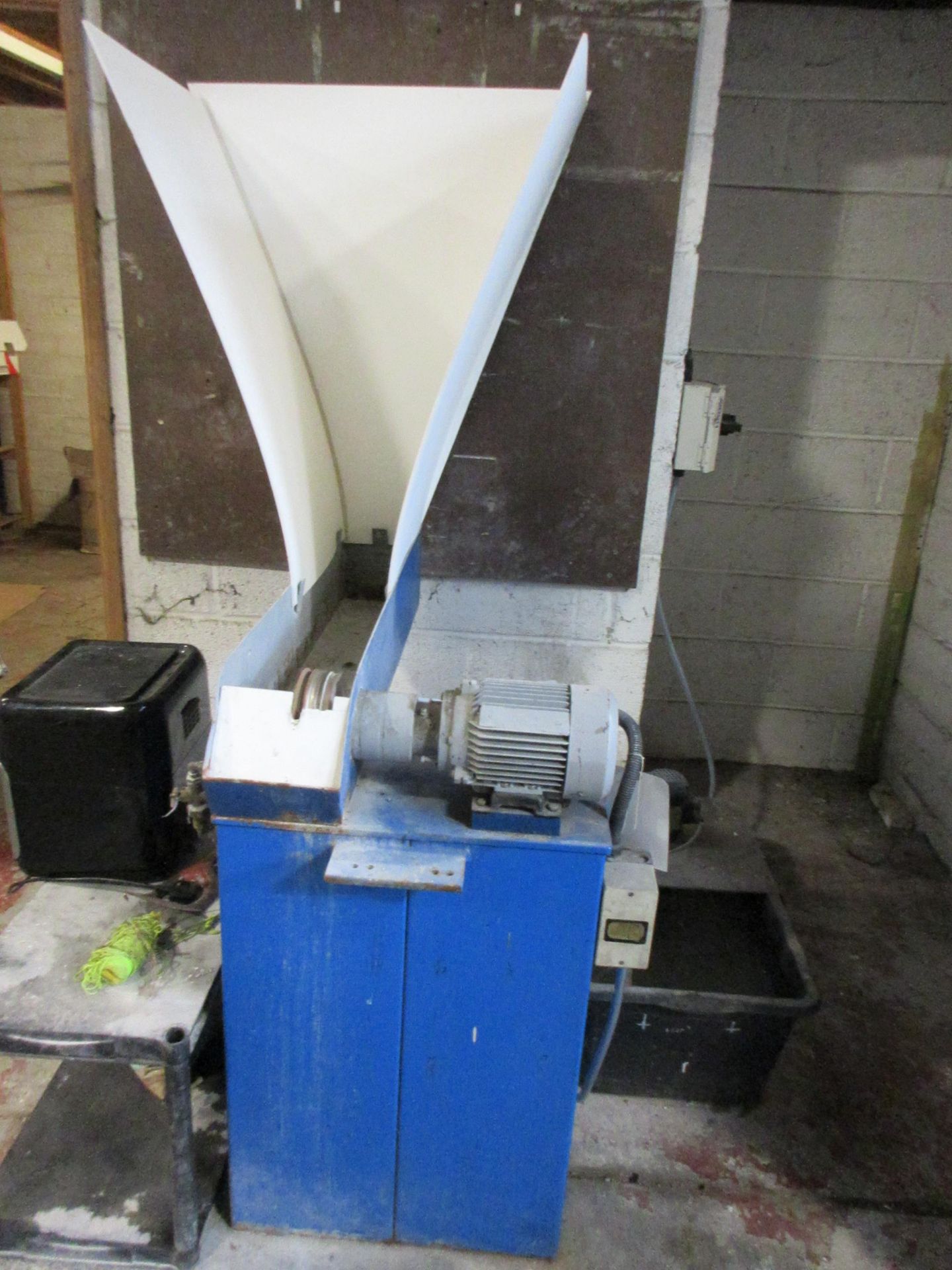 Un-named shape glass edging machine PoWRA: A ‘point of work’ risk assessment must be completed,