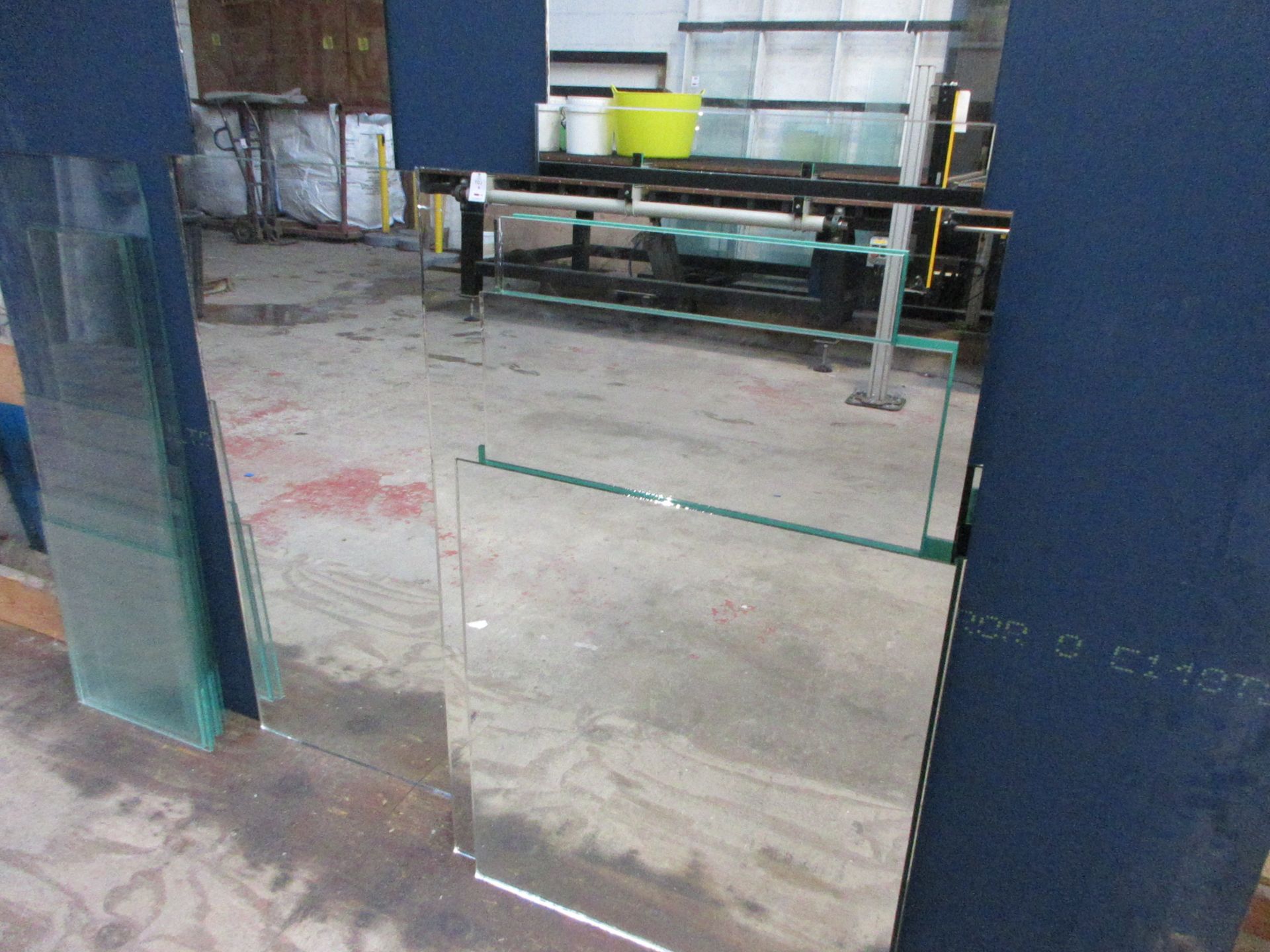 Assorted size and thickness clear and mirrored glass, as lotted - Image 2 of 3