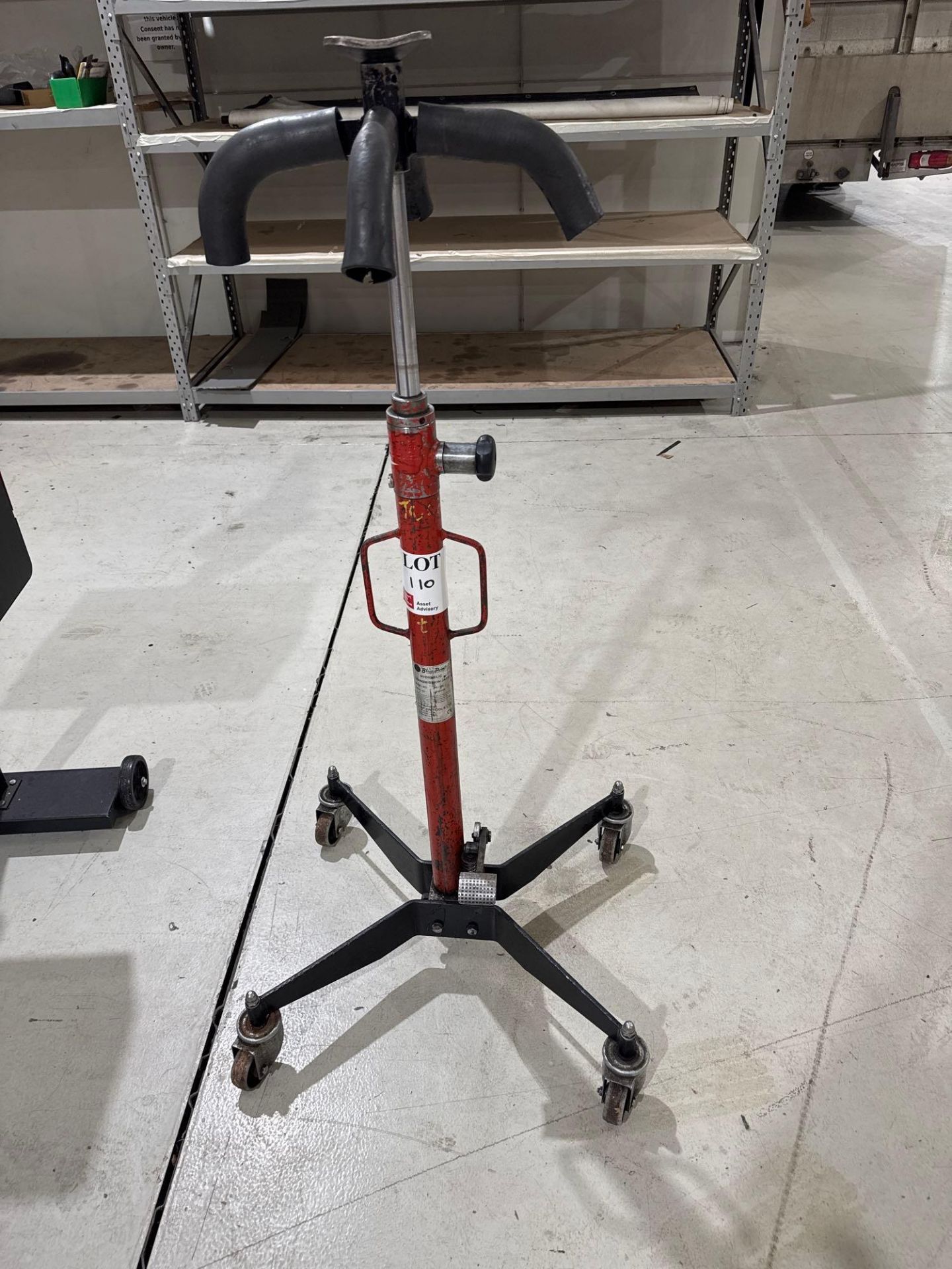 Bluepoint TJ526 hydraulic transmission jack Serial Number: 200409Please ...