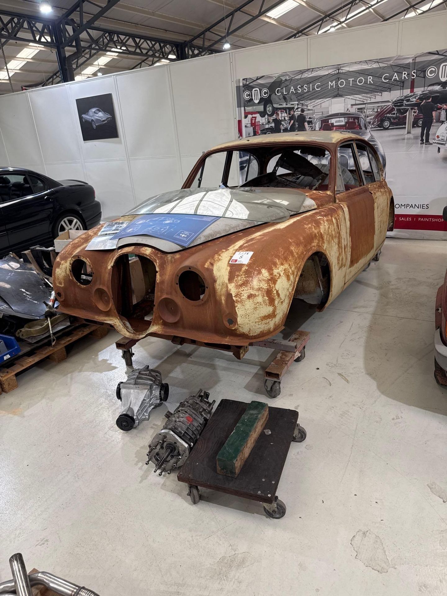 Jaguar Callum Mk2 sister shell and other parts for the project (only ...
