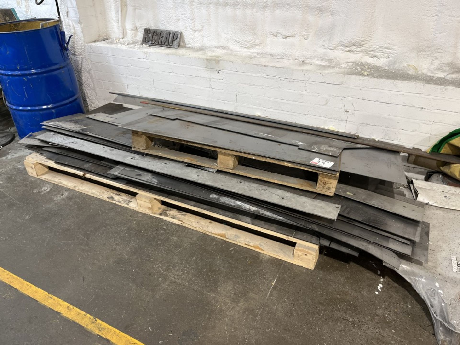 Quantity of various metal sheet off-cuts, pipe/tube etc - Image 9 of 10