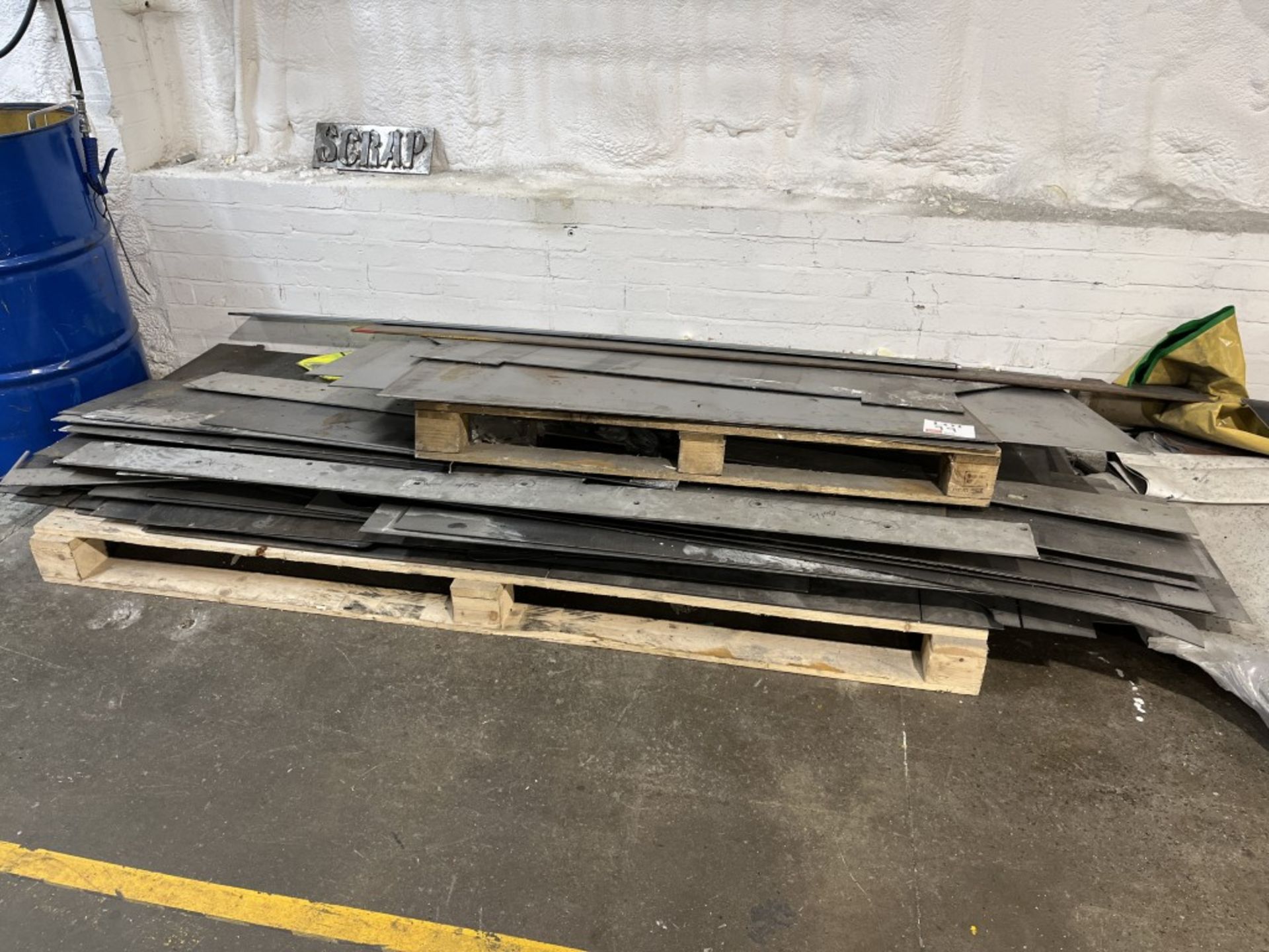 Quantity of various metal sheet off-cuts, pipe/tube etc - Image 7 of 10