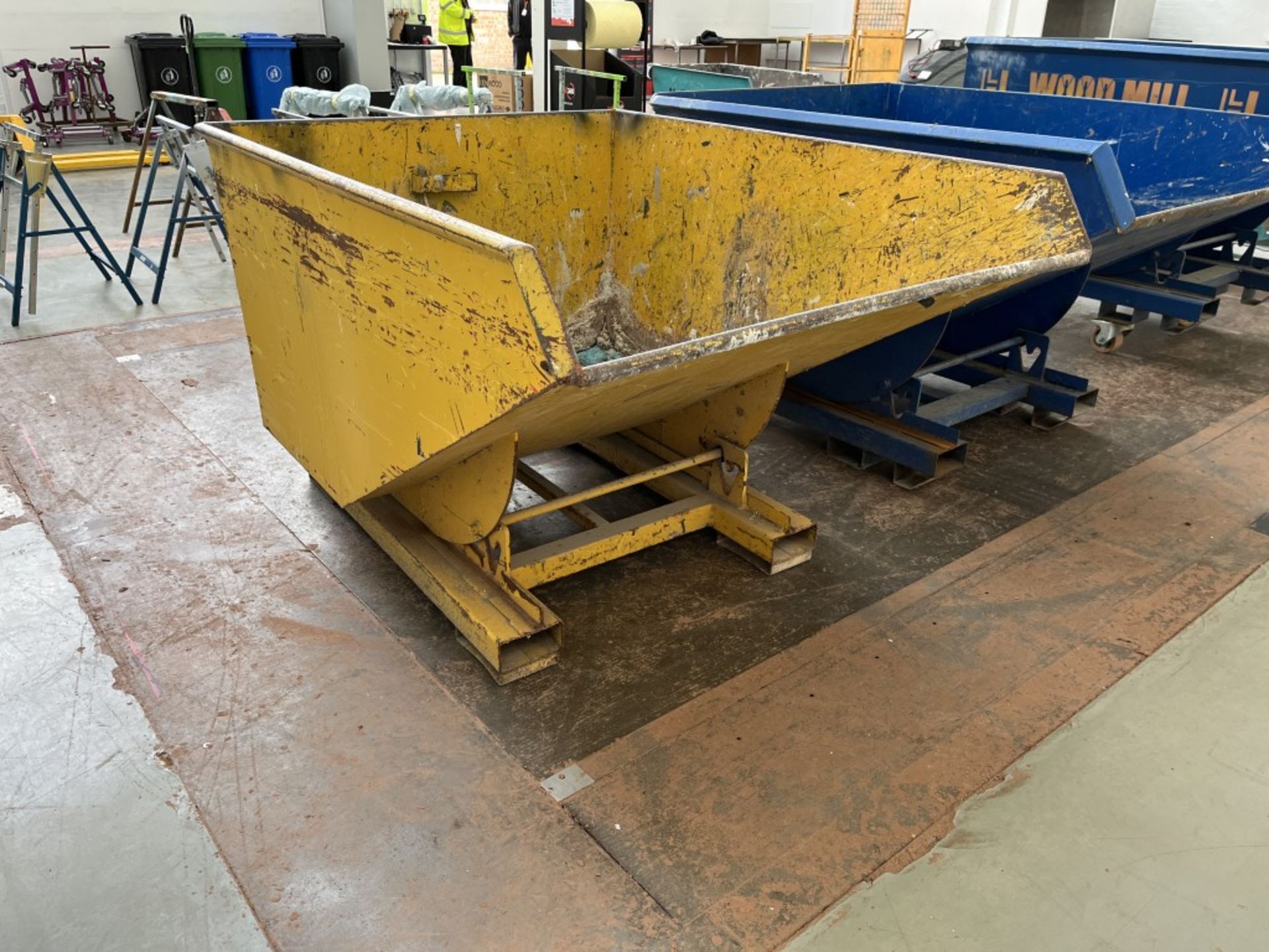 Skip Skid Rails Tipping skip Additional Information:skid mounted
