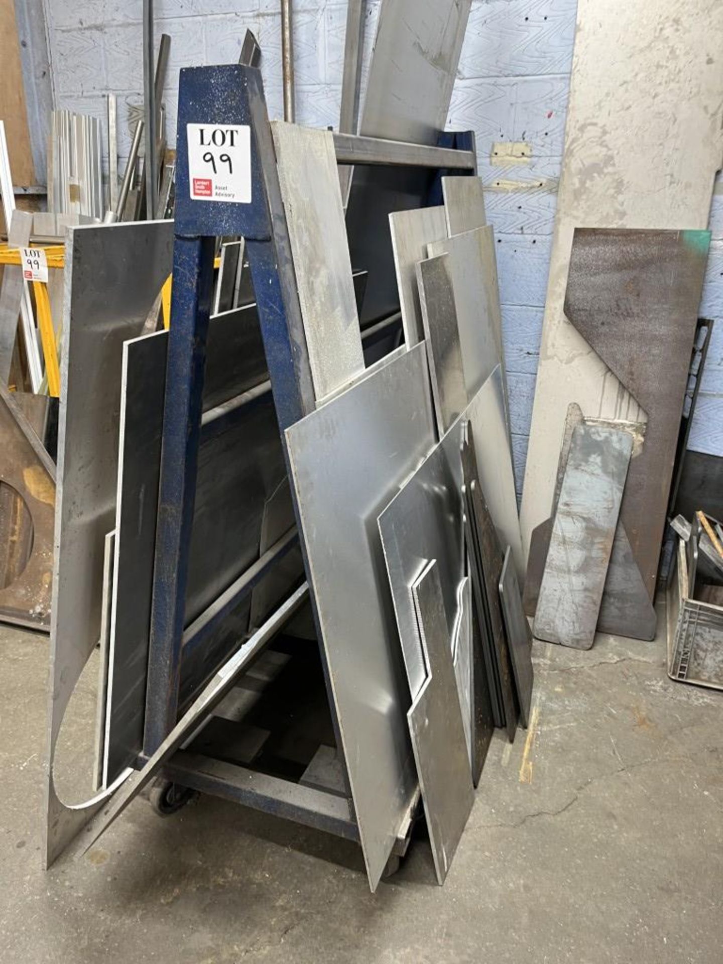 Quantity of various metal sheet off-cuts, pipe/tube etc - Image 4 of 10