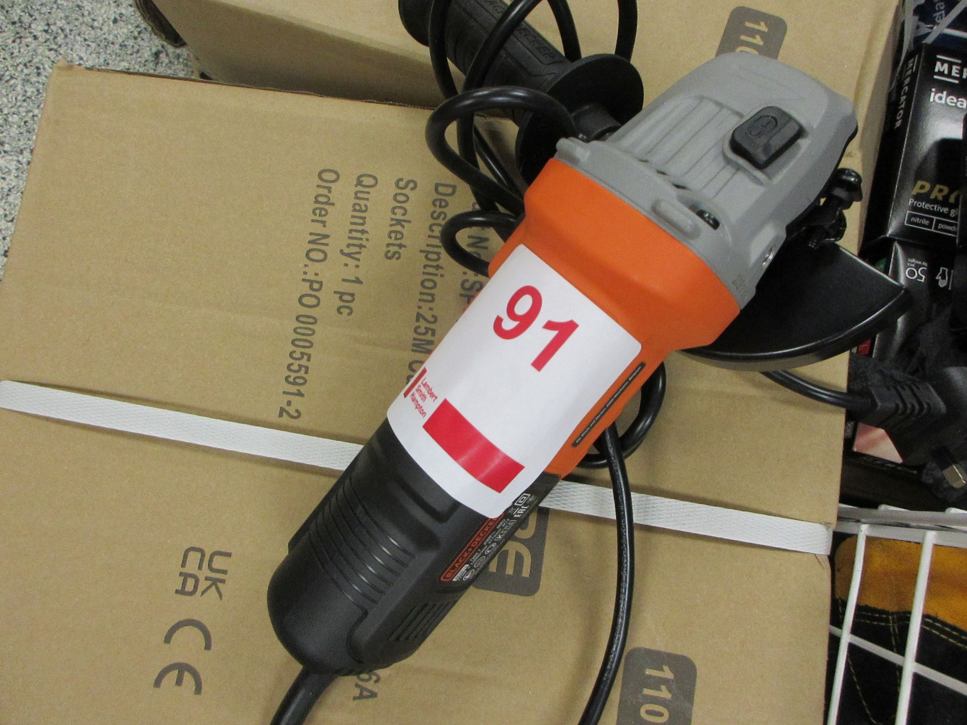 Black & Decker BEG010 710w 115mm angle grinder, 240v