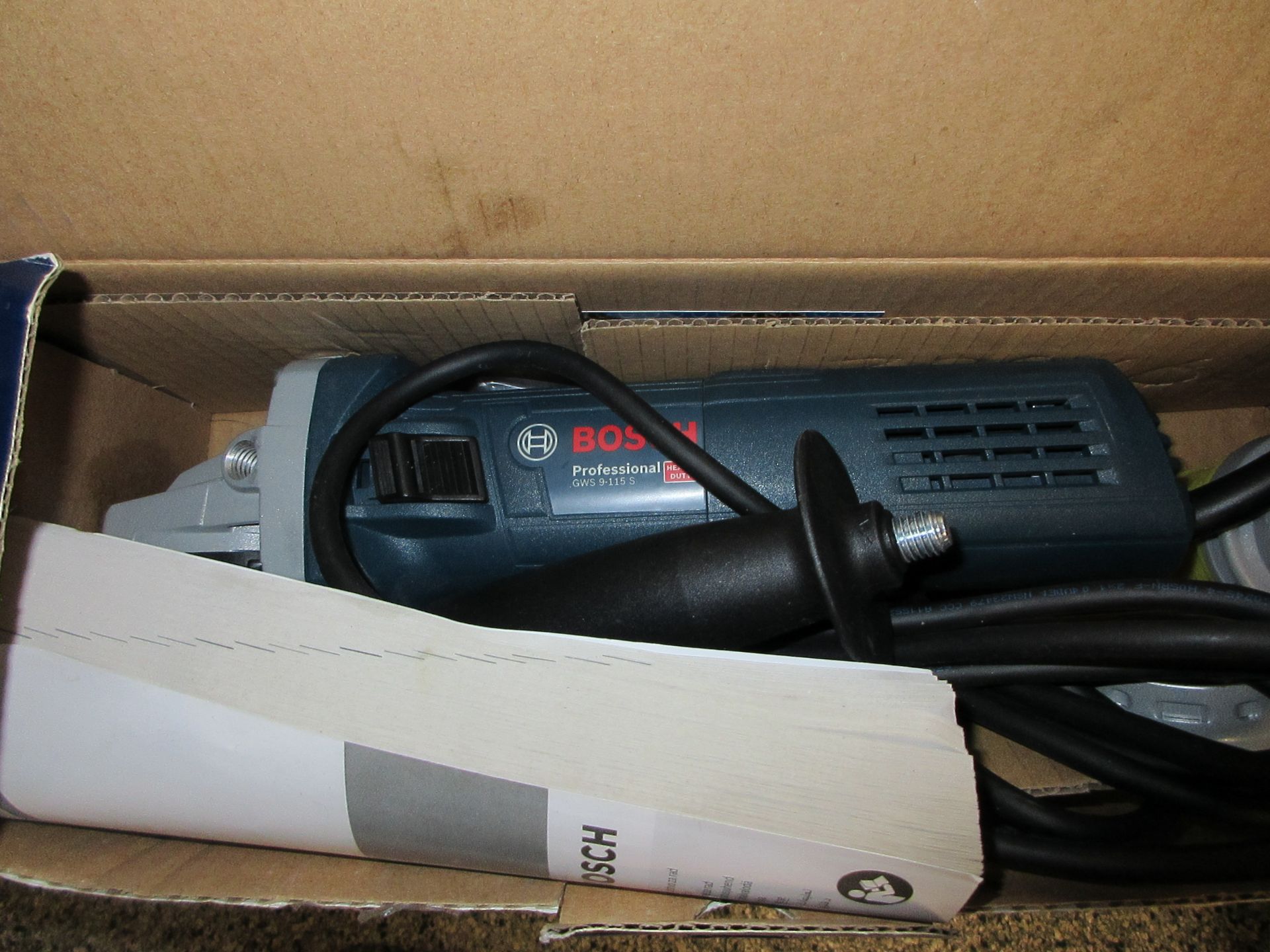 Bosch Professional GWS 9-115/125 S angle grinder, 110v
