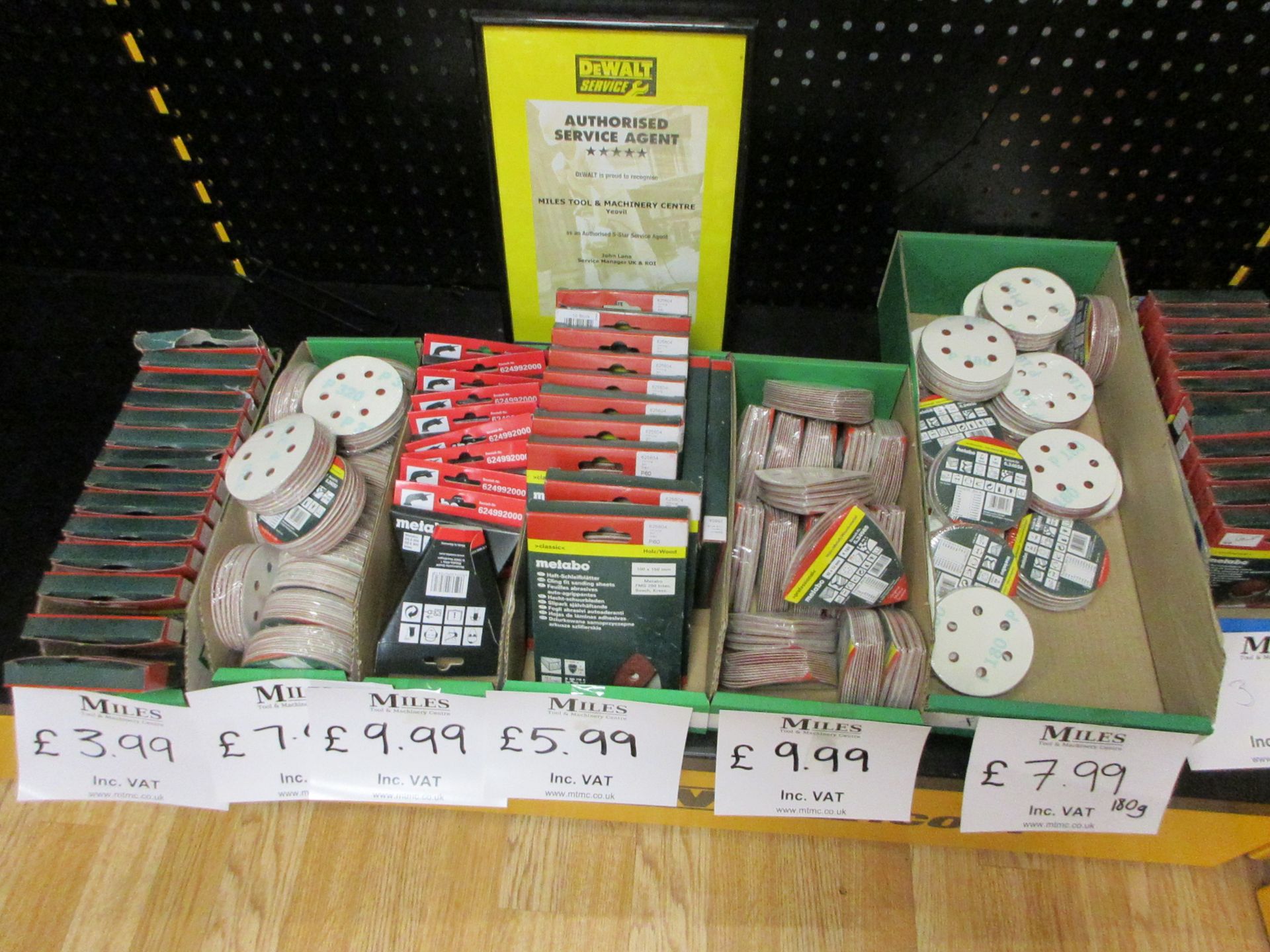 Assorted Dewalt chain saw & band saws, blades, brush cutter, chain saw chains, selection of Metabo - Image 2 of 5