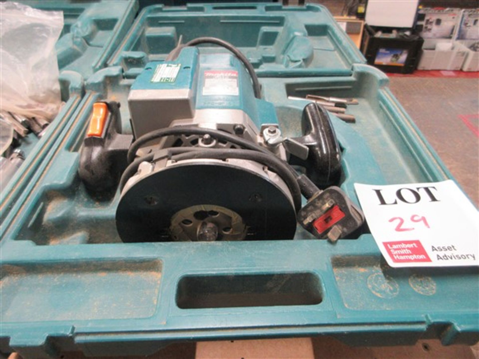 Makita 3612 240v corded router with case - Image 2 of 3