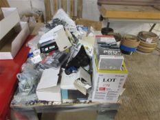 Assorted lot to include electrical sockets, connector terminals, stop start buttons, hinges, etc.