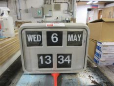 Day, date & time battery operated flip clock
