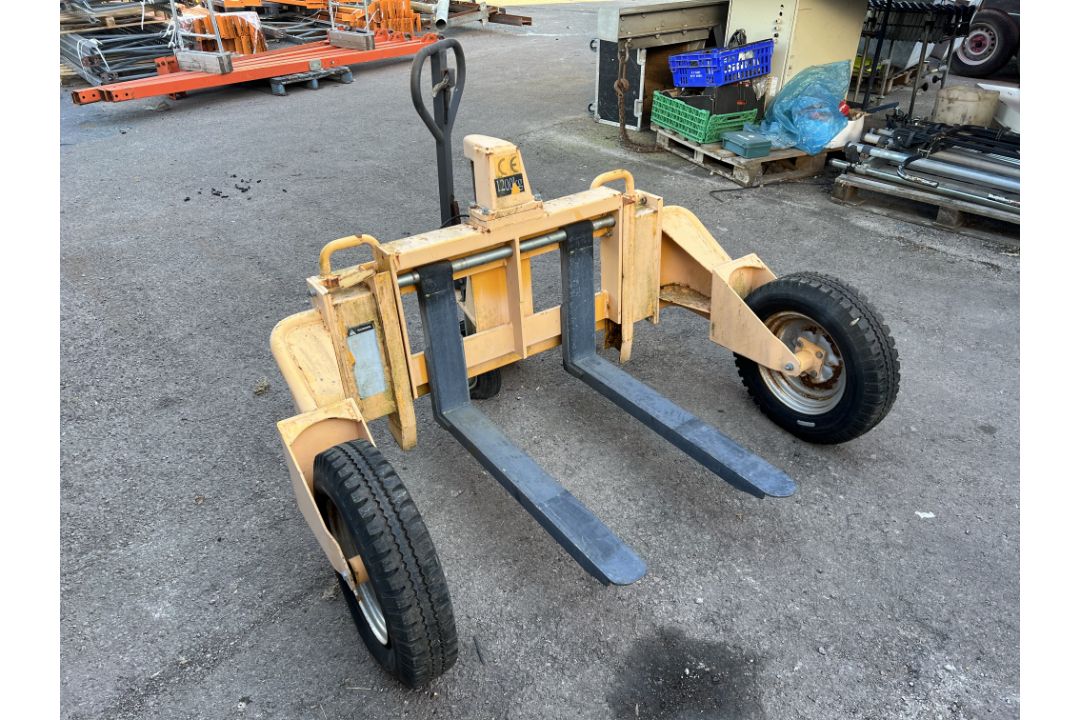 Offroad pallet truck - capacity 1200kg - Image 1 of 7