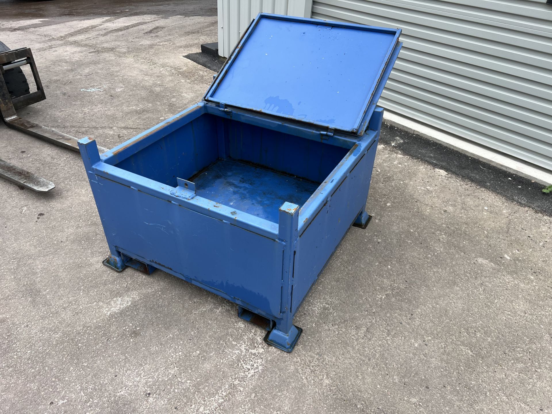 Heavy duty lockable toolbox stillage, W: 95cm L: 95cm W: 55cm High1000kg SWL