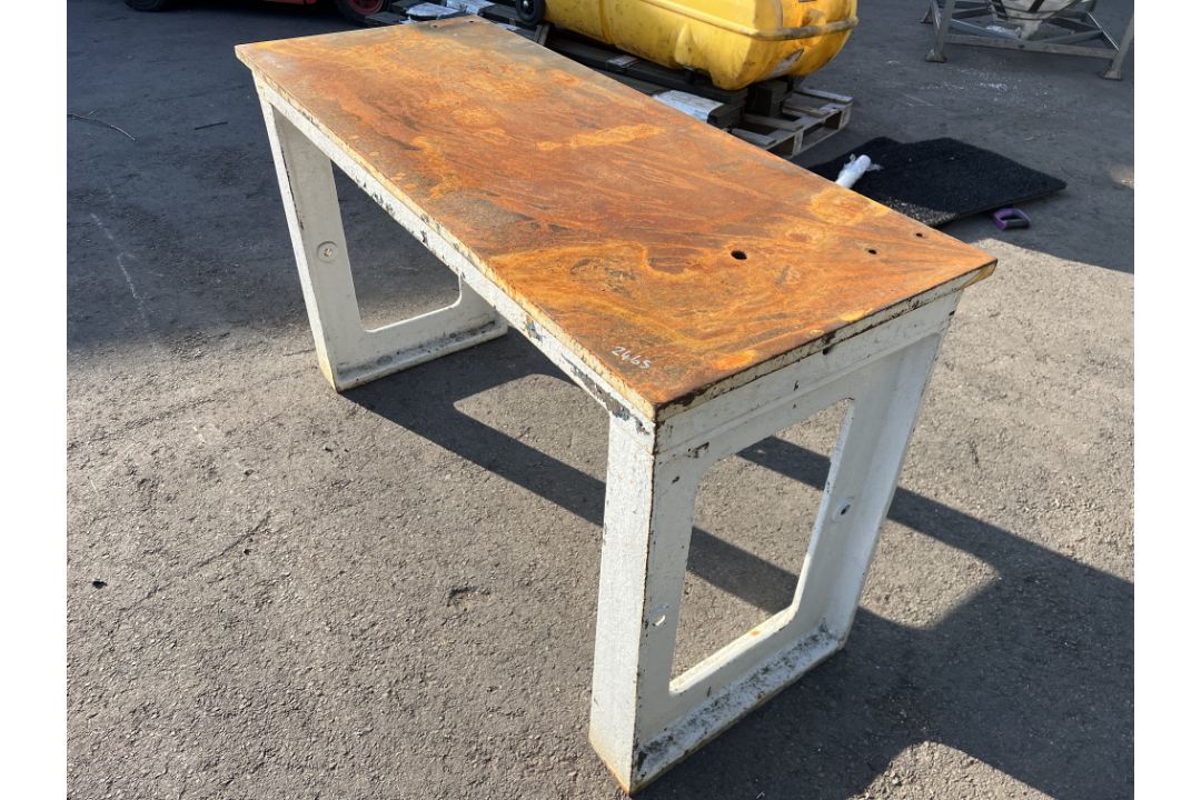 Engineers Cast Iron Surface Table, 5ft x 2ft - Image 2 of 4