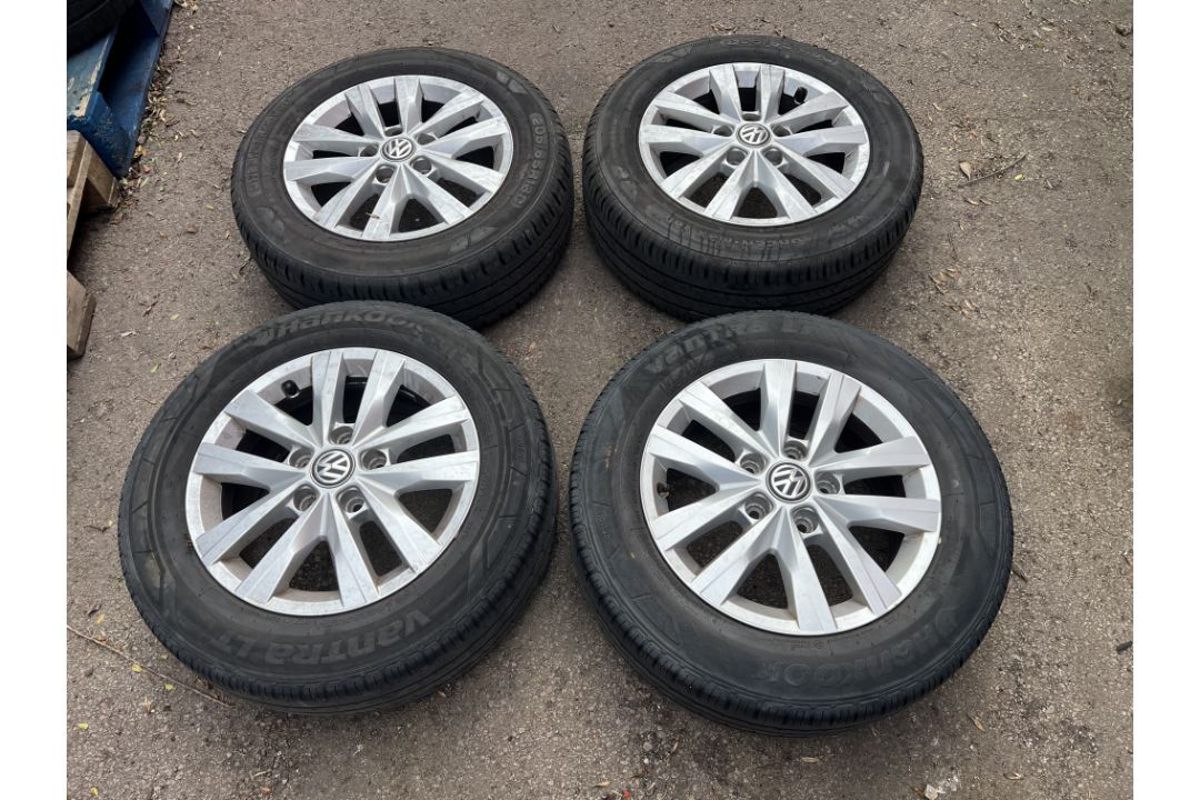 Four Volkswagen T5 Transporter alloy wheels & Tyres 205/65 R16c - Image 2 of 7