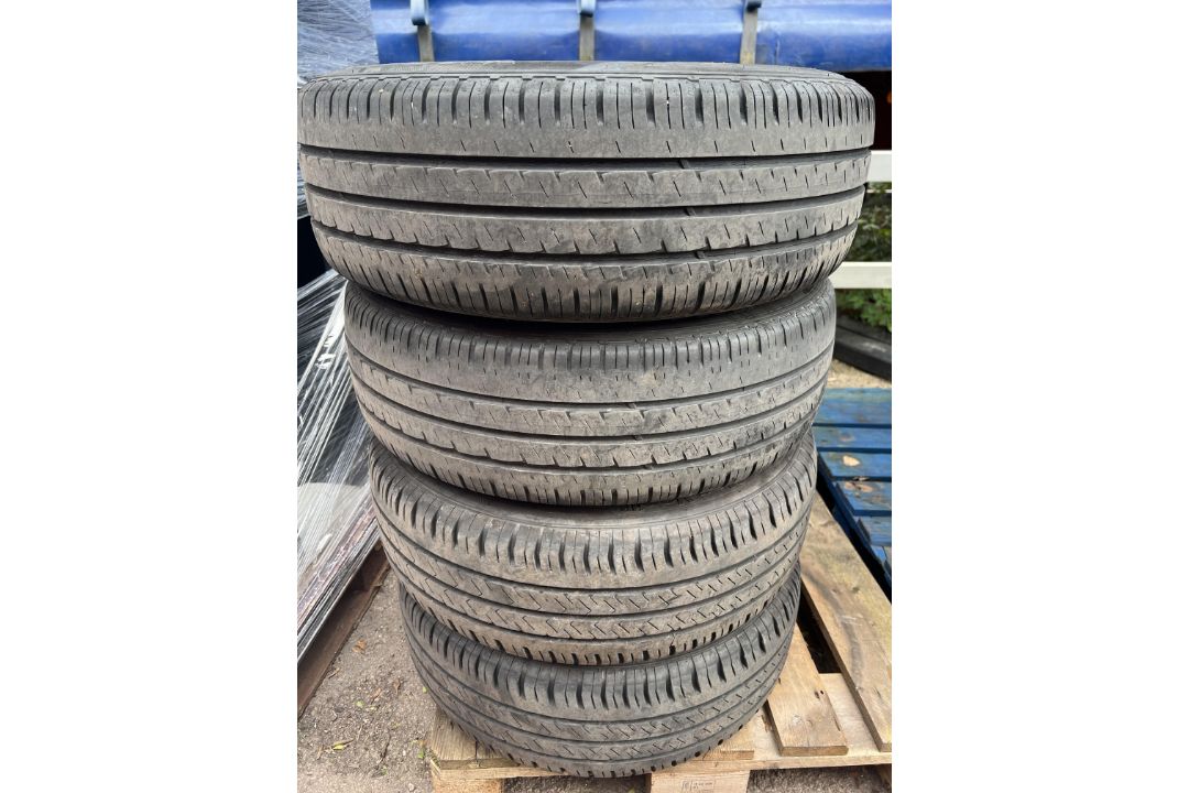 Four Volkswagen T5 Transporter alloy wheels & Tyres 205/65 R16c - Image 3 of 7