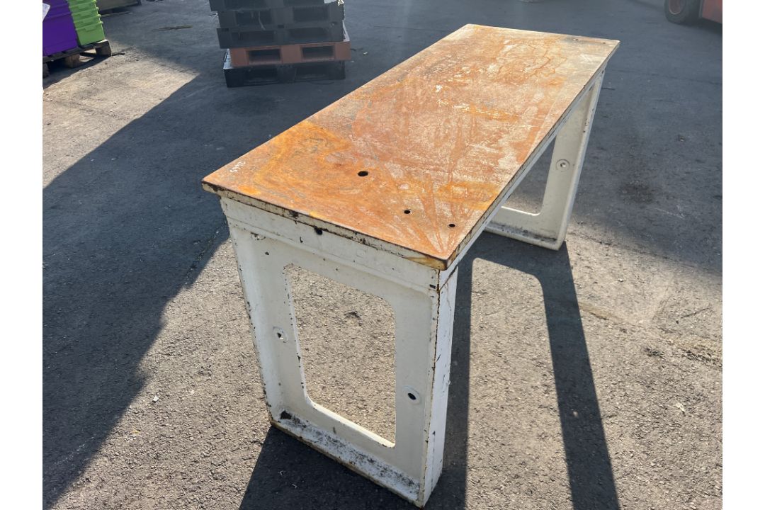 Engineers Cast Iron Surface Table, 5ft x 2ft - Image 1 of 4