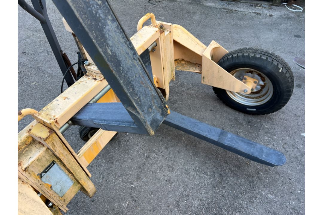 Offroad pallet truck - capacity 1200kg - Image 3 of 7