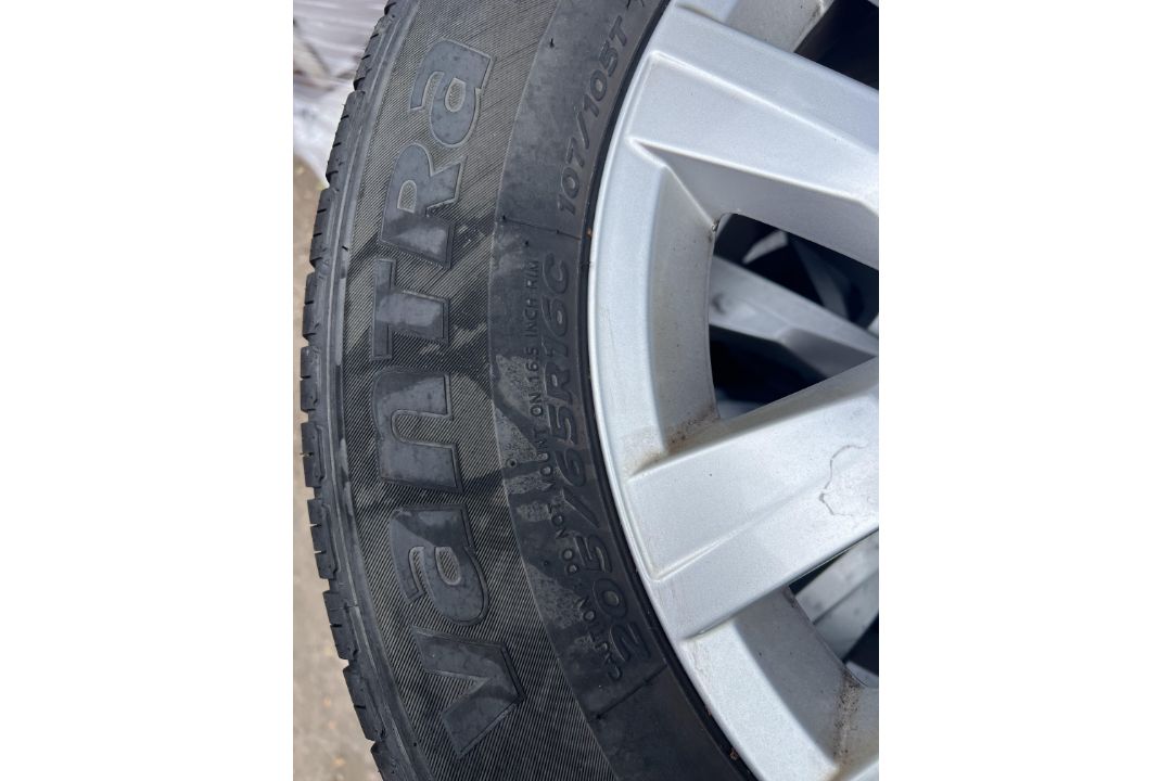 Four Volkswagen T5 Transporter alloy wheels & Tyres 205/65 R16c - Image 4 of 7