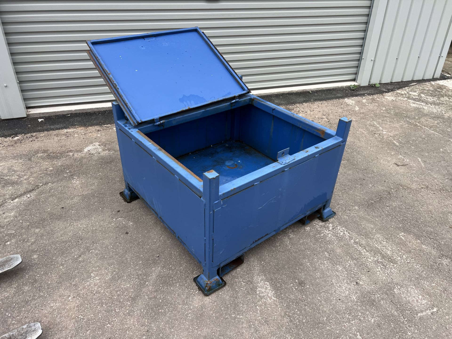 Heavy duty lockable toolbox stillage, W: 95cm L: 95cm W: 55cm High1000kg SWL - Image 2 of 6