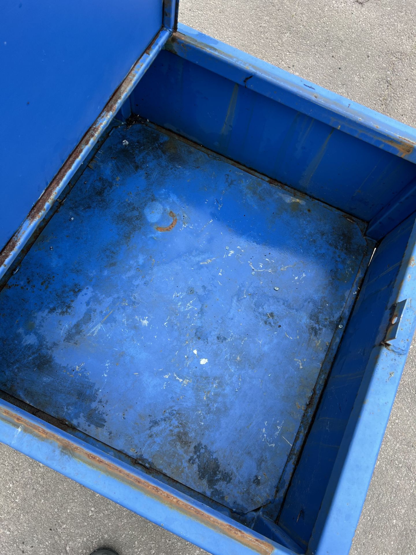 Heavy duty lockable toolbox stillage, W: 95cm L: 95cm W: 55cm High1000kg SWL - Image 5 of 6