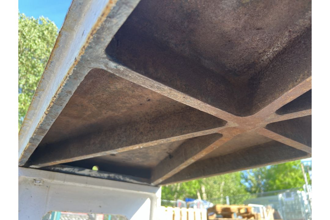 Engineers Cast Iron Surface Table, 5ft x 2ft - Image 3 of 4