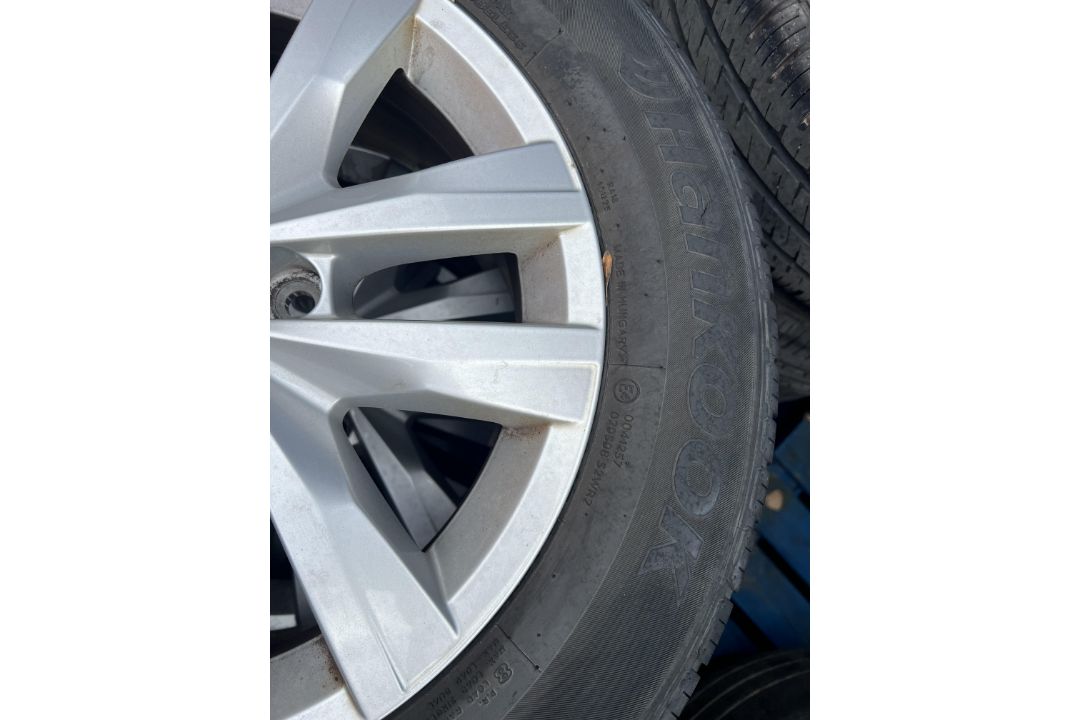 Four Volkswagen T5 Transporter alloy wheels & Tyres 205/65 R16c - Image 6 of 7