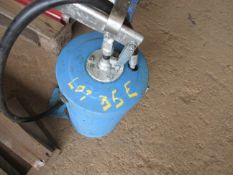 Un-named manual pump