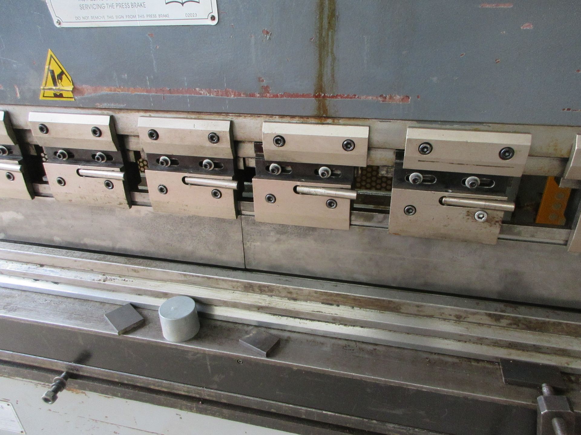 Man Tech HP32160 160 tonne hydraulic press break, serial no. W2007-108 (2009), width 3200mm with - Image 3 of 9