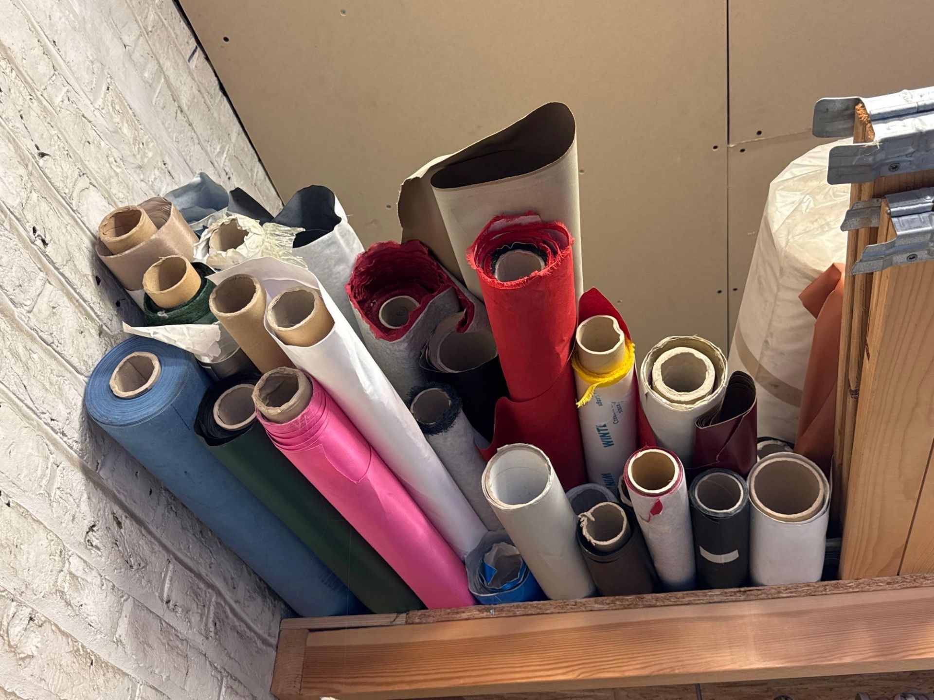 Assorted book jacket material rolls approx. 120 assorted, buckram, silks, faux, leathers, vinyls, - Image 4 of 5