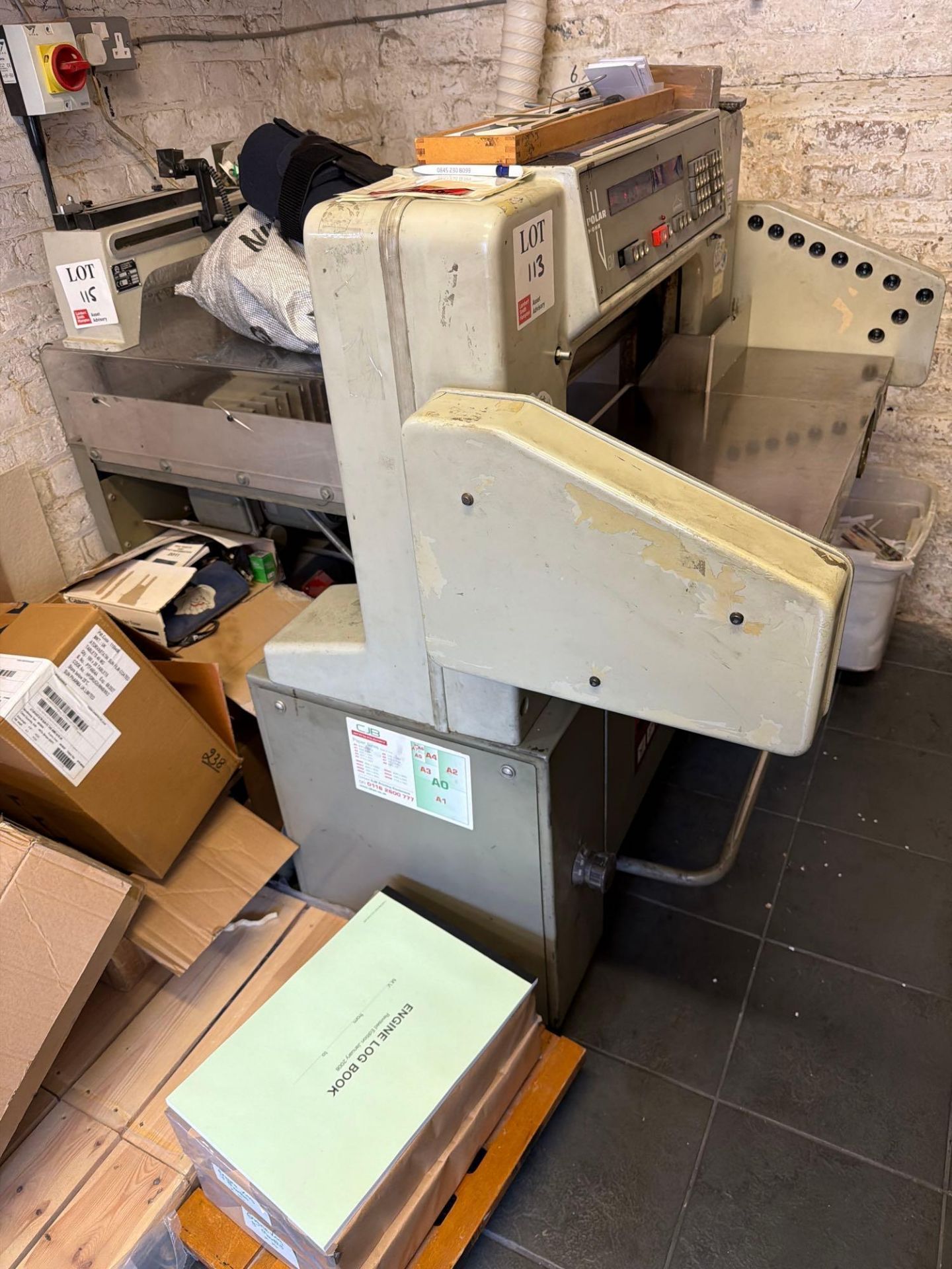 Polar Mohr EM55 hydraulic paper guillotine (1986)Serial Number: 5651397 1986Additional Information: - Image 2 of 6