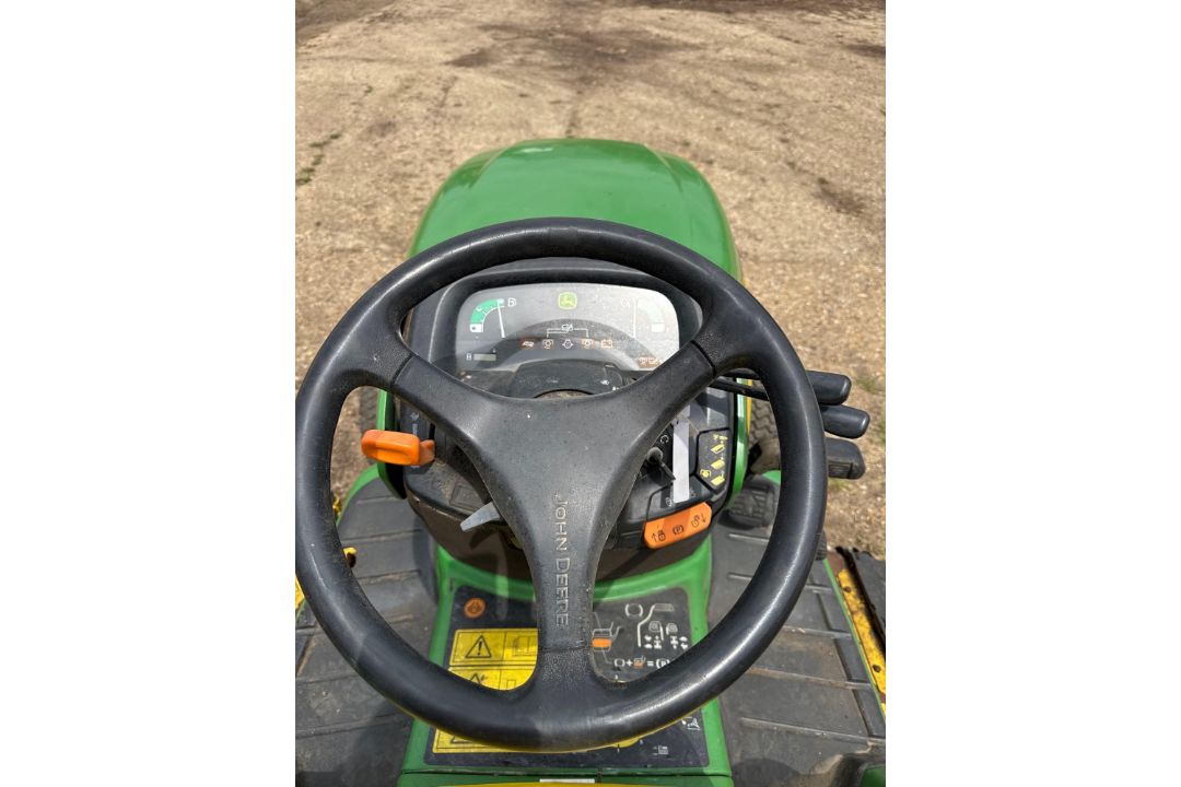 John Deere X495 Heavy diesel garden tractor - Image 5 of 8